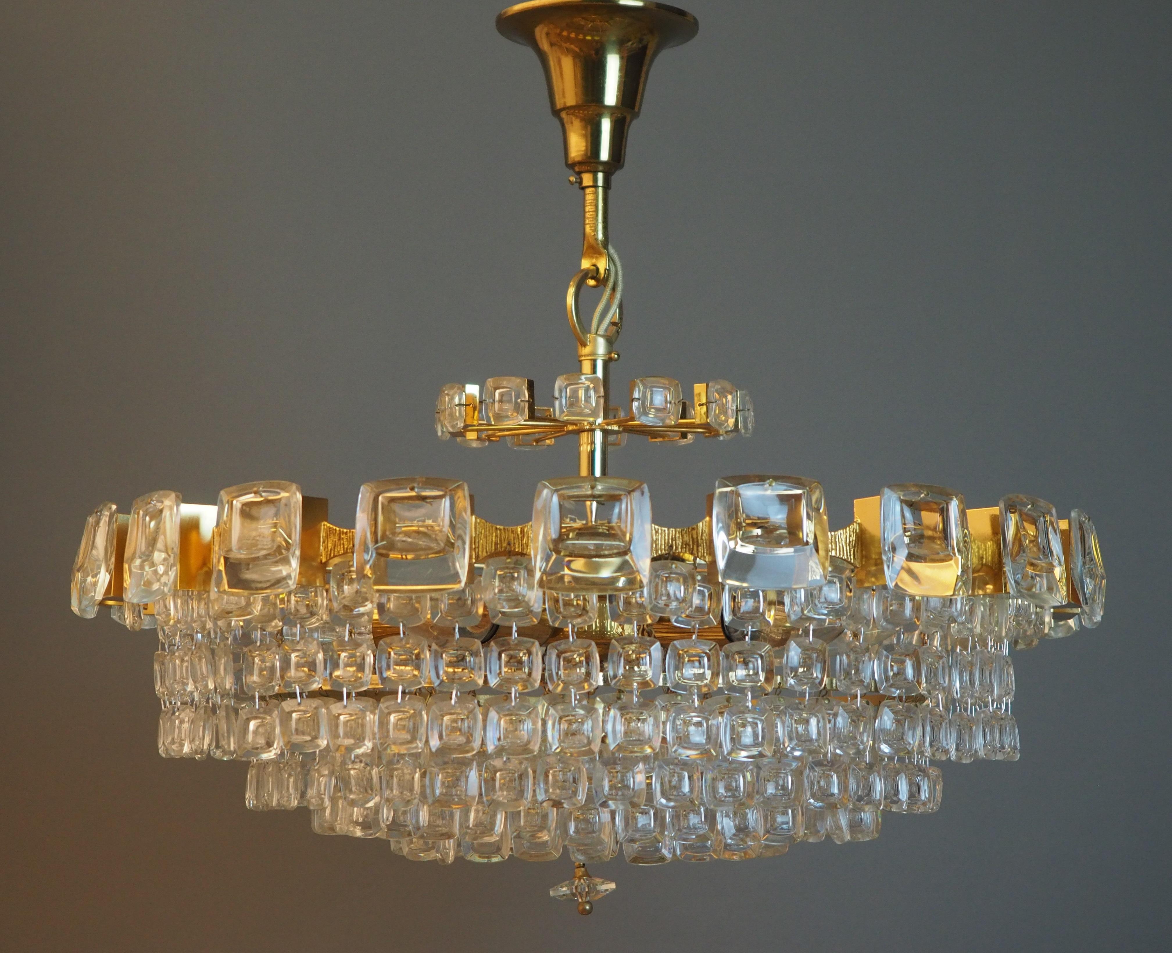 Great Six-Tiered Gilt Brass and Lens Glass Chandelier by Palwa, circa 1970s For Sale 1
