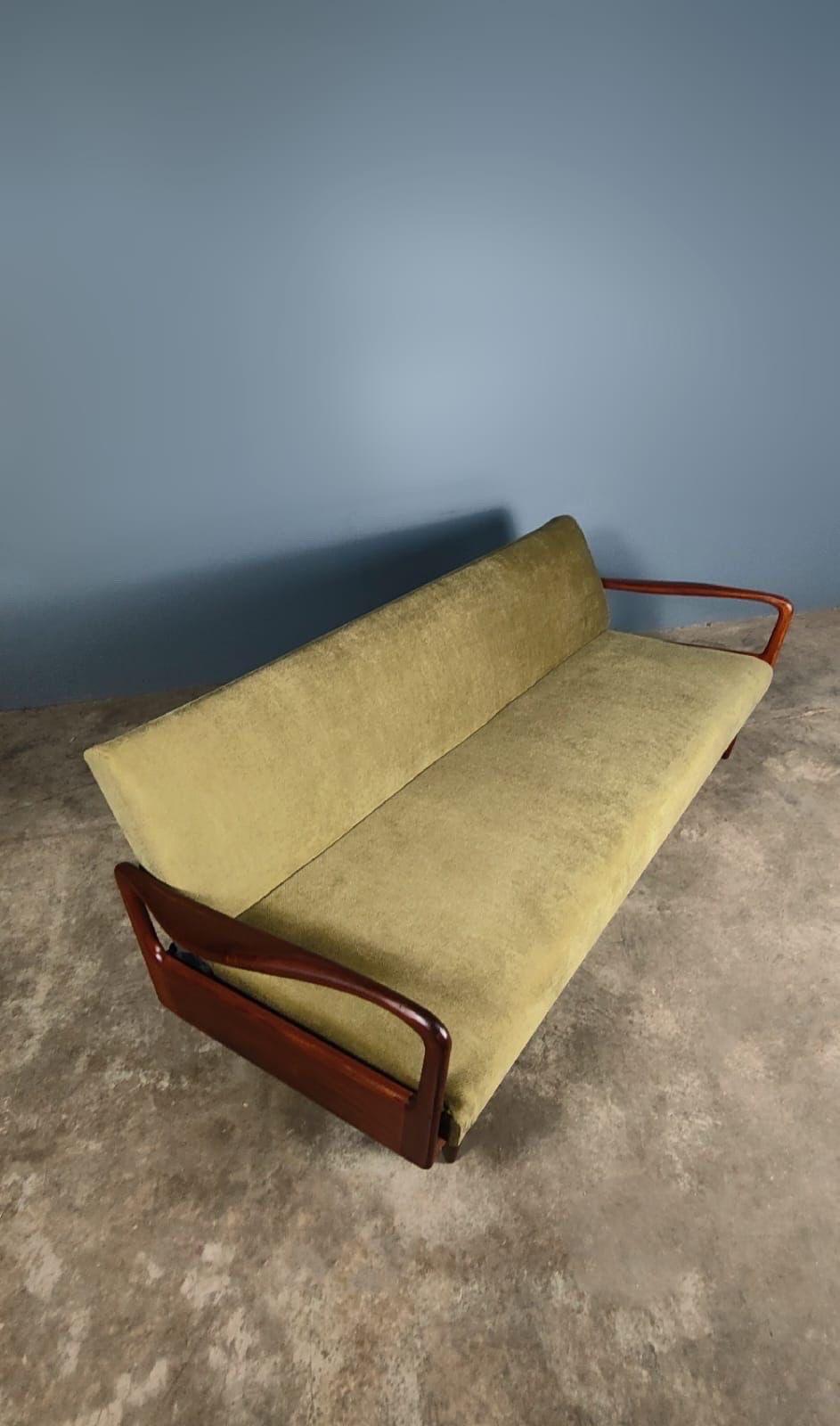 British Greaves & Thomas Green Sofa Bed Mid Century Vintage Retro MCM For Sale