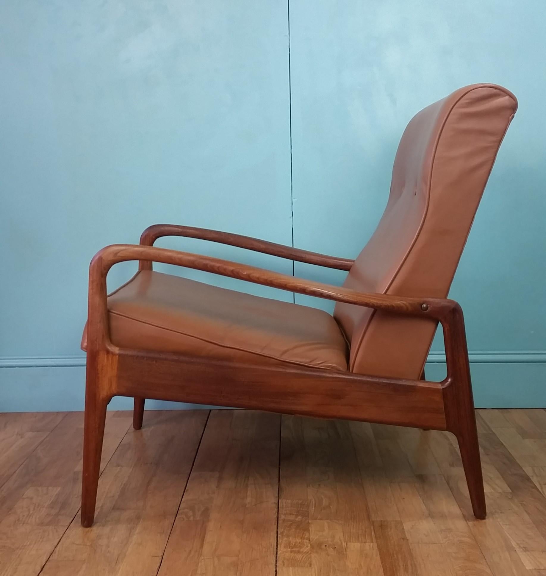 Greaves & Thomas leather lounge chair circa 1950's
Solid teak frame with sweeping sculptural armrests and soft caramel coloured leather upholstery.
Elegant and timeless mid century design to add a real presence to any interior project.
The chair