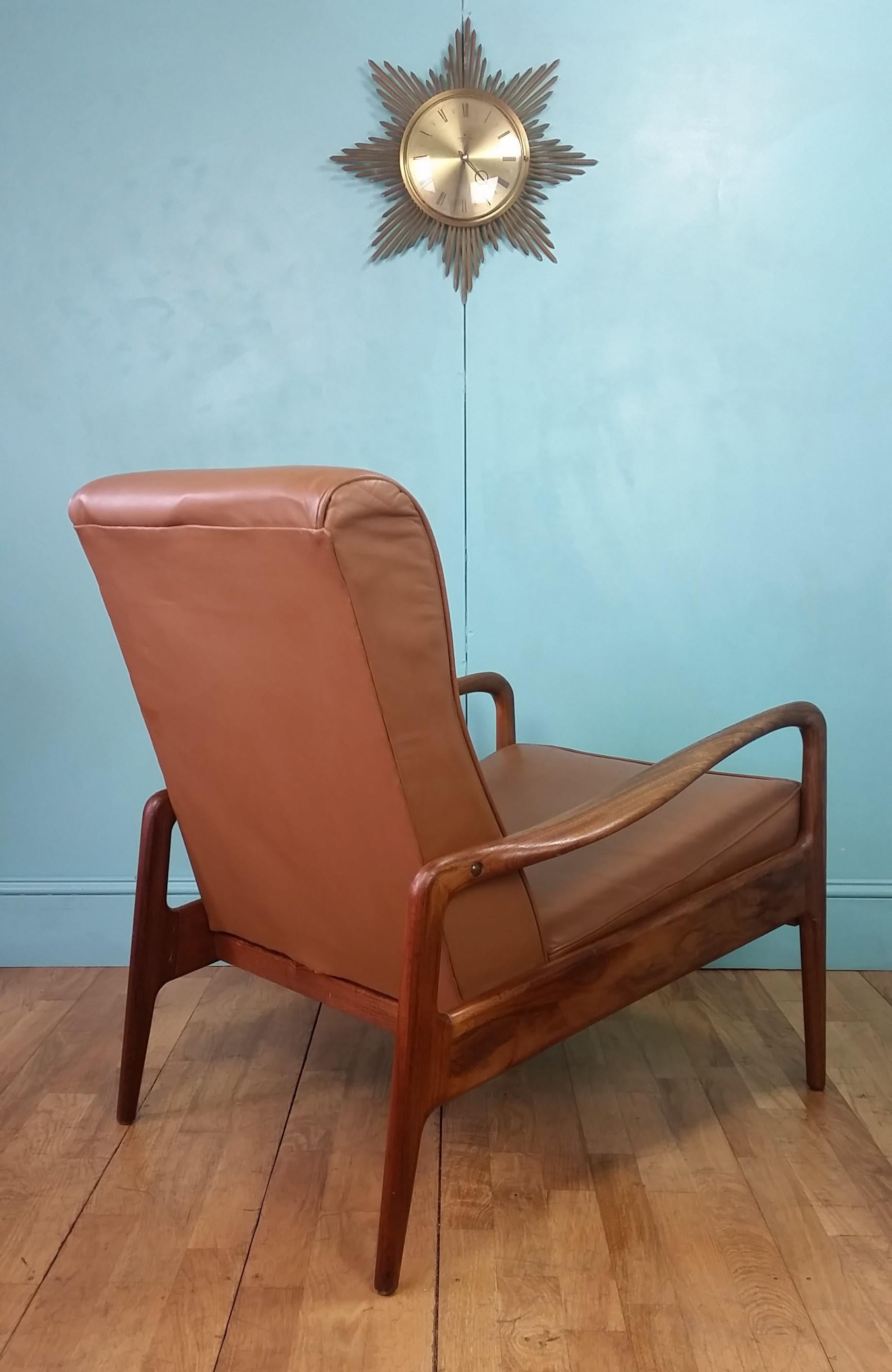 Greaves & Thomas Mid Century Leather Lounge Chair In Good Condition For Sale In Lingfield, GB