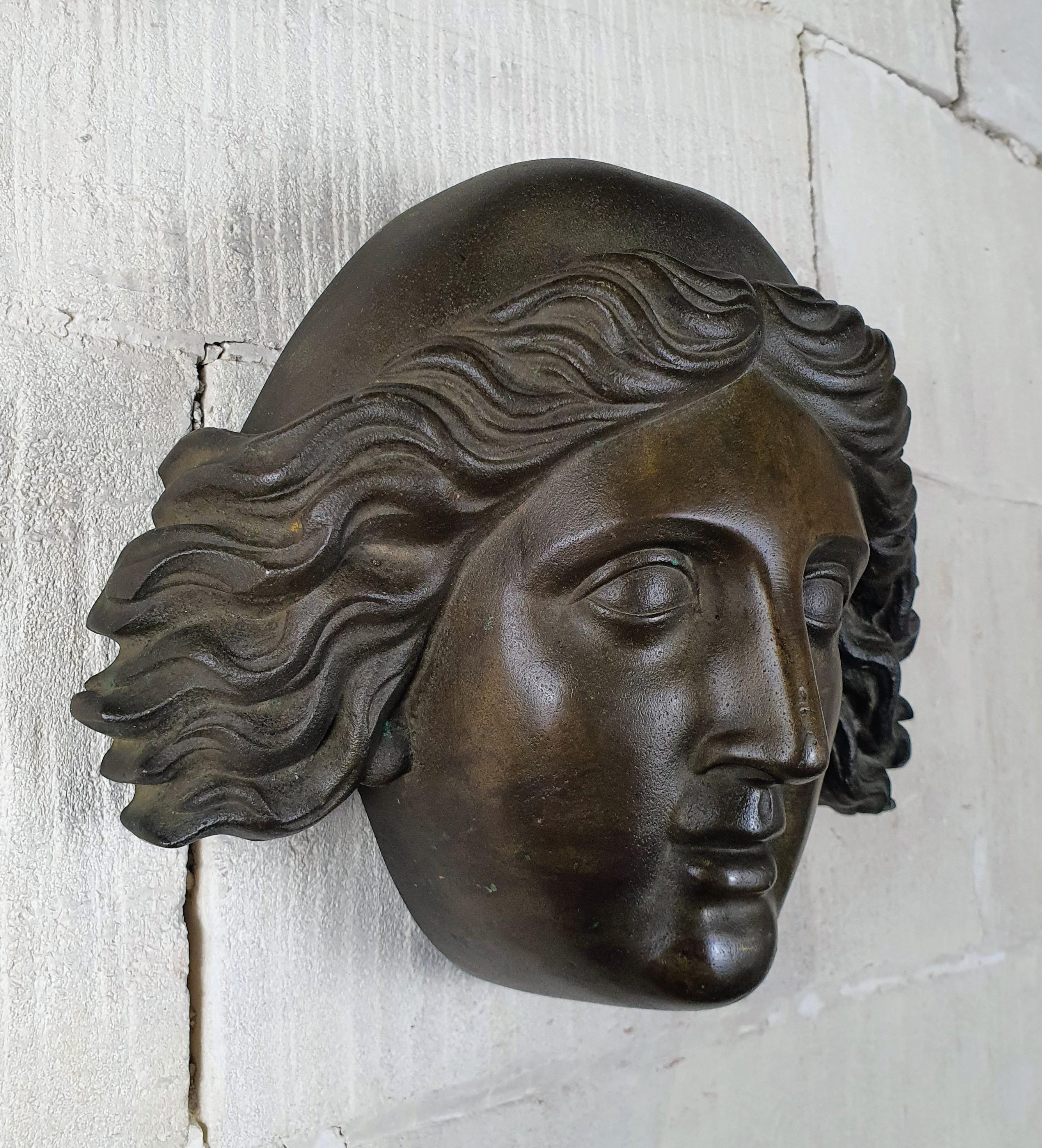 Neogreco Scultura greca di testa femminile in bronzo in vendita