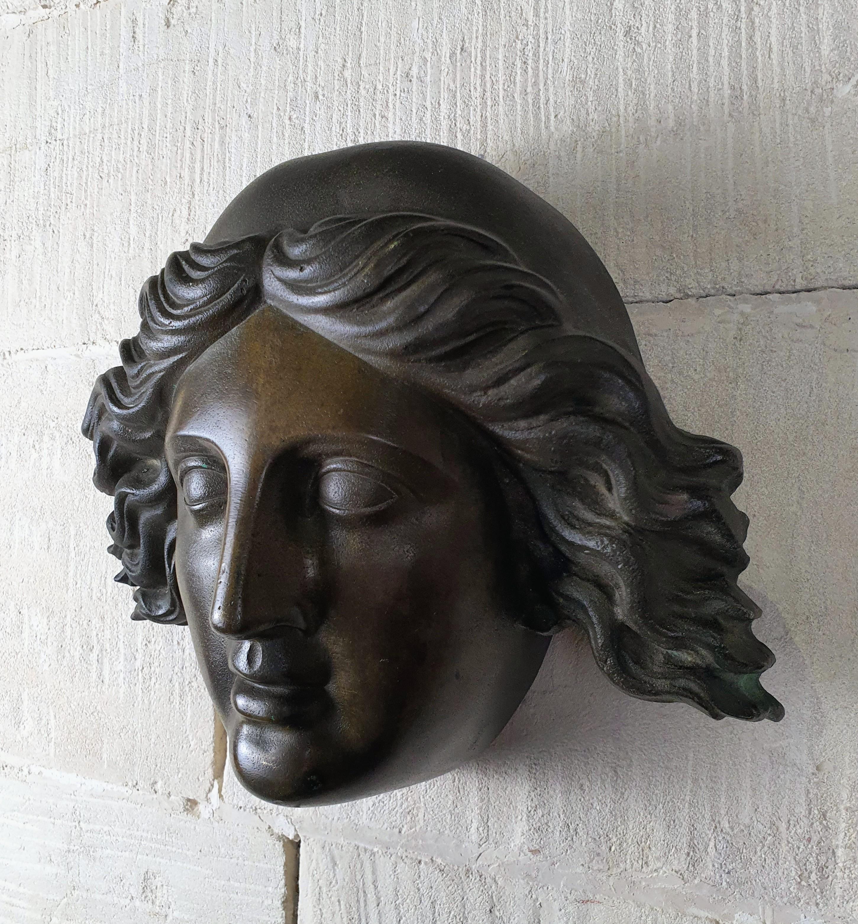 Europeo Scultura greca di testa femminile in bronzo in vendita