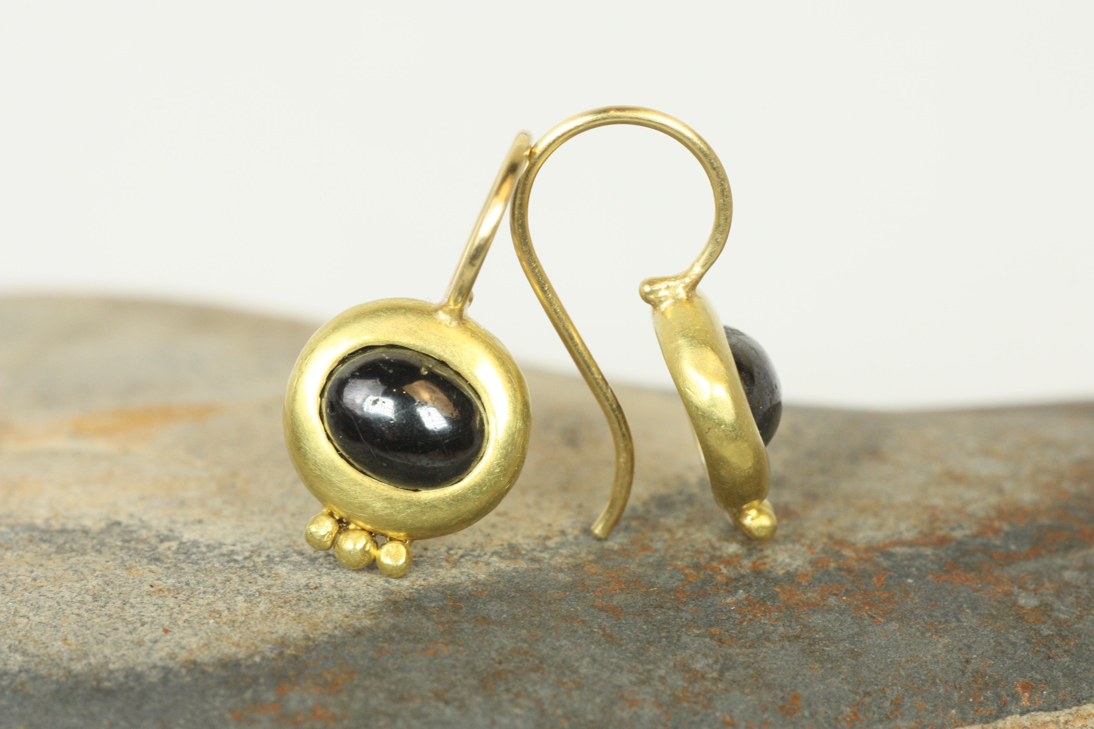 Artisan Greco Drop Earrings with Cabochon Black Hematite in 20K California Yellow Gold For Sale