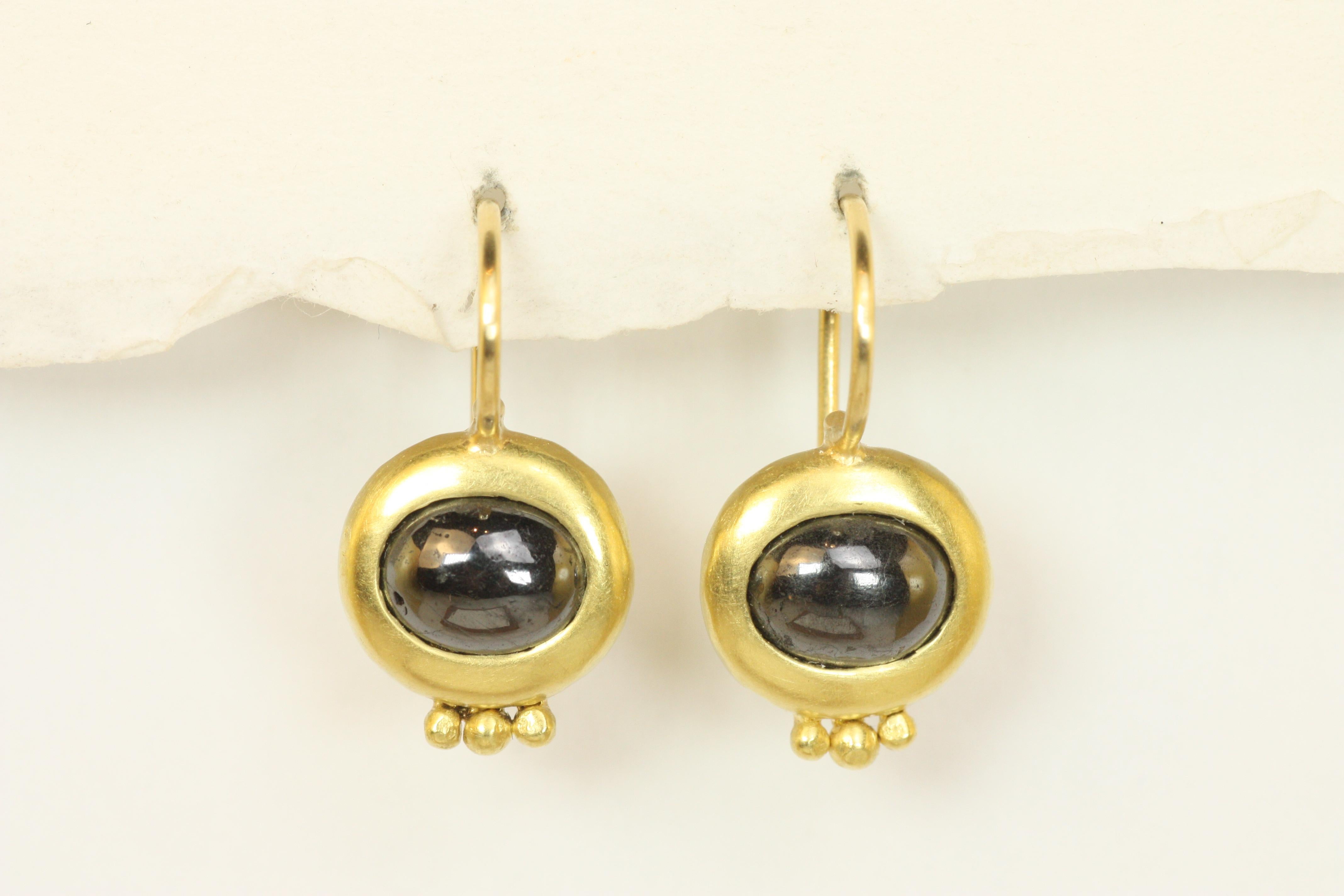 Greco Drop Earrings with Cabochon Black Hematite in 20K California Yellow Gold In New Condition For Sale In Santa Monica, CA