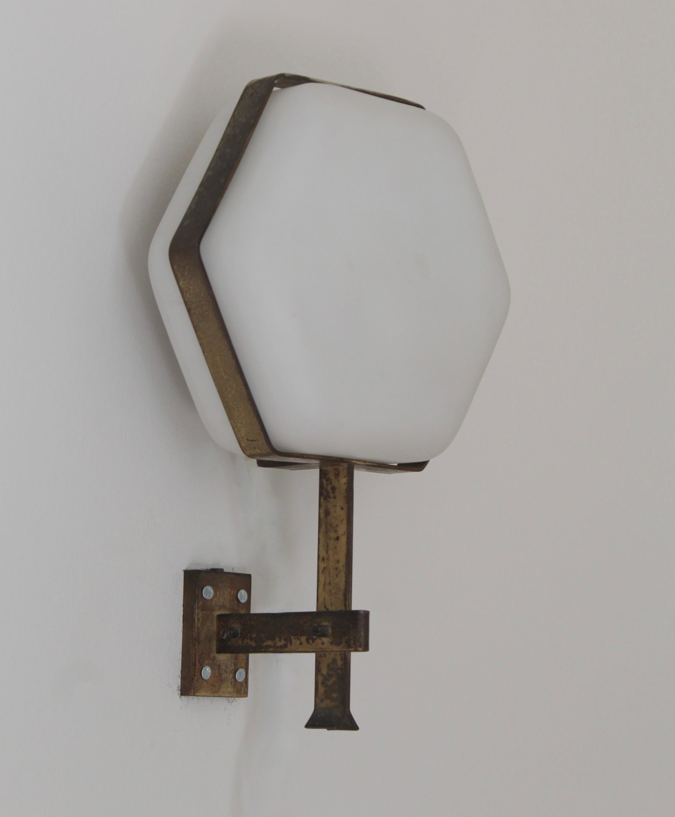 Mid-20th Century Greco Illuminazione, Sconce / Wall Light, Brass, Glass, Italy, 1950s For Sale