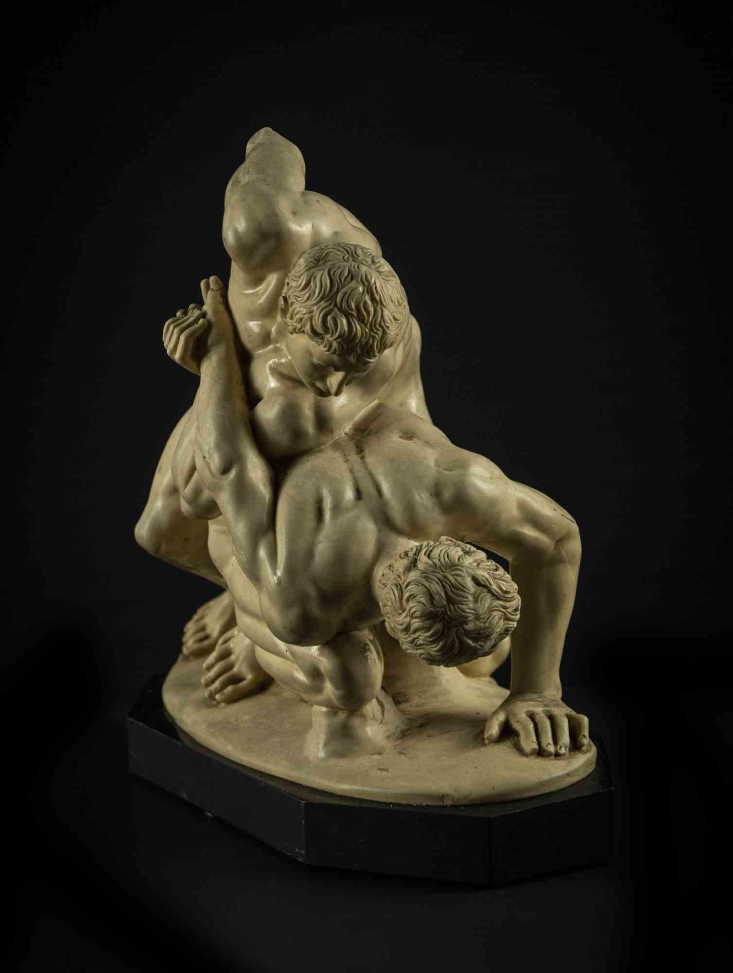 Male fight sculpture is an original sculpture realized in the Early 20th Century. 

Marble; the base is in resin. 

The sculpture depicts a fighting again two male figure in imitation of an ancient group. The sculpture is on an octagonal base