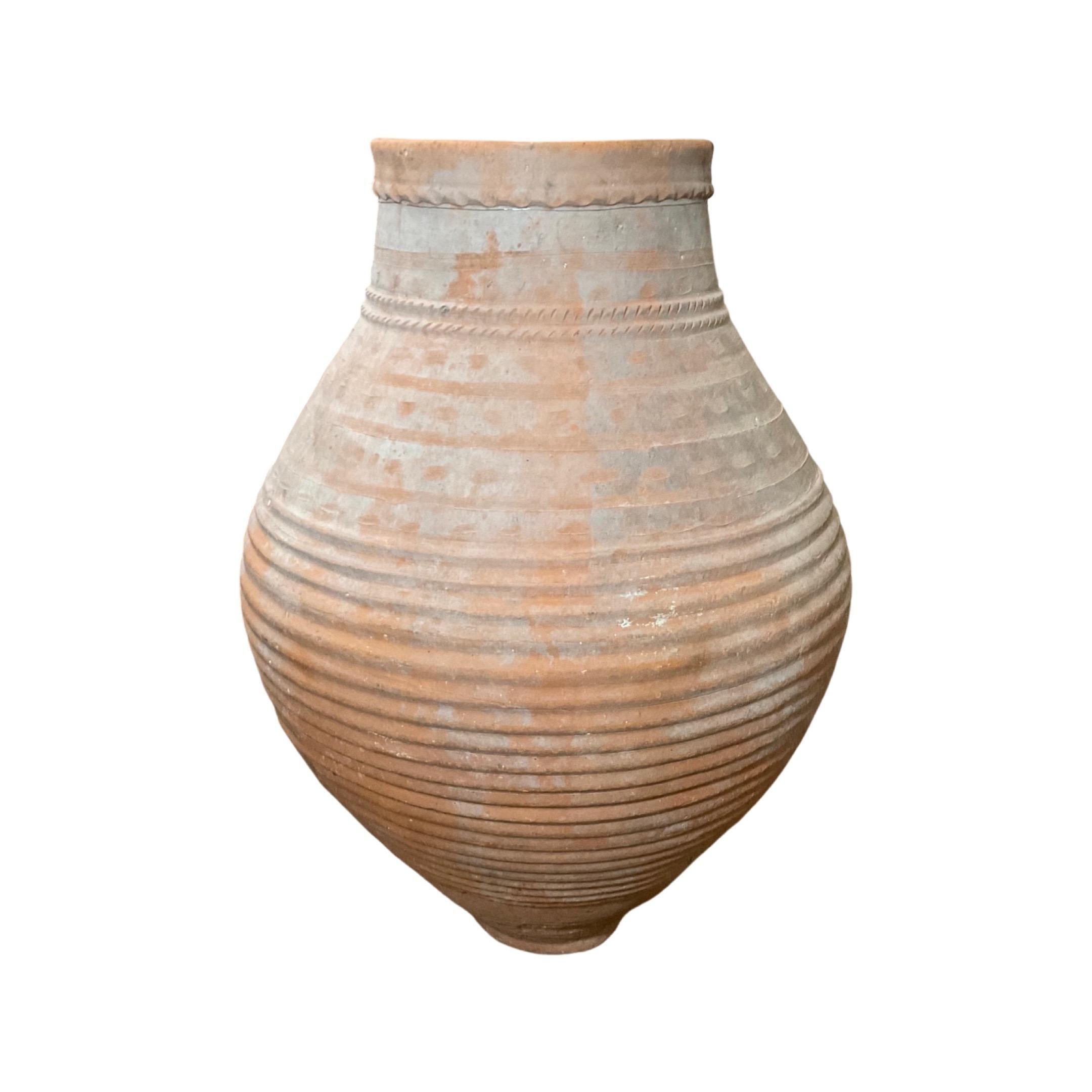This traditional Greek terracotta planter is composed of natural clay and fired at intense temperatures to generate a robust, frost-resistant construction that can be exposed to exterior conditions for extended periods. Boasting an 18th century