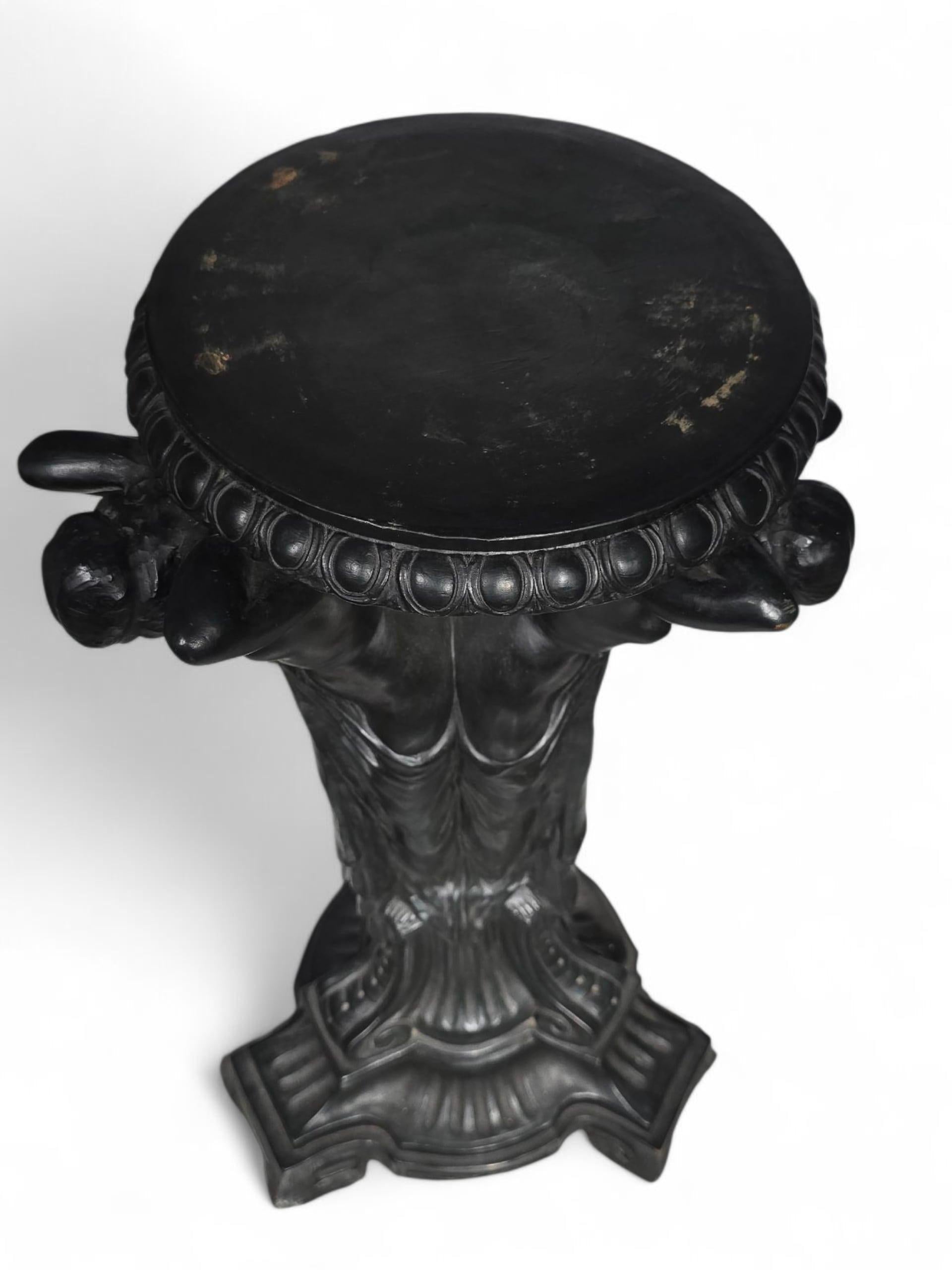 Piedistallo greco in terracotta del XIX secolo dipinto di nero in vendita 1