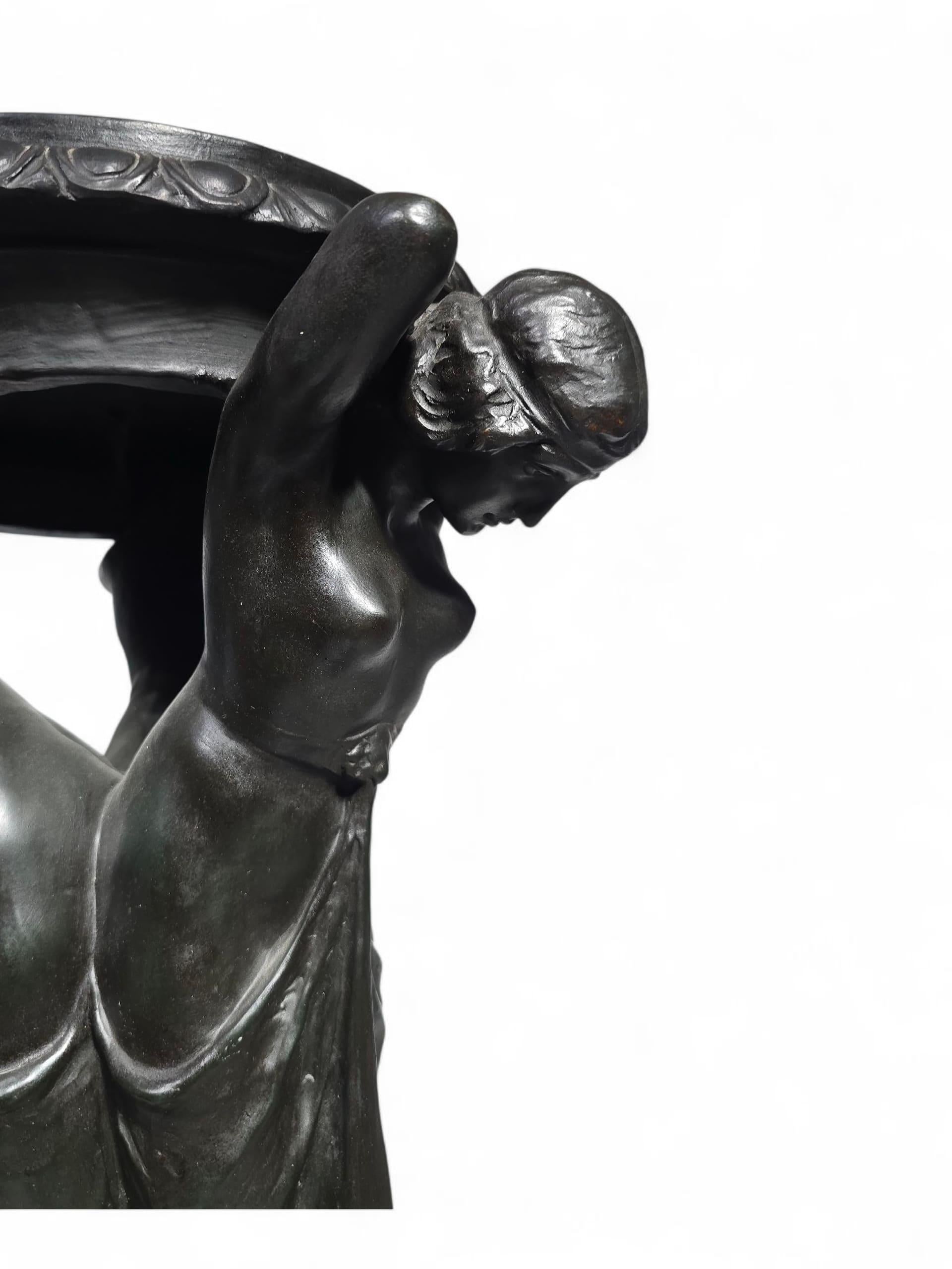 Piedistallo greco in terracotta del XIX secolo dipinto di nero in vendita 3