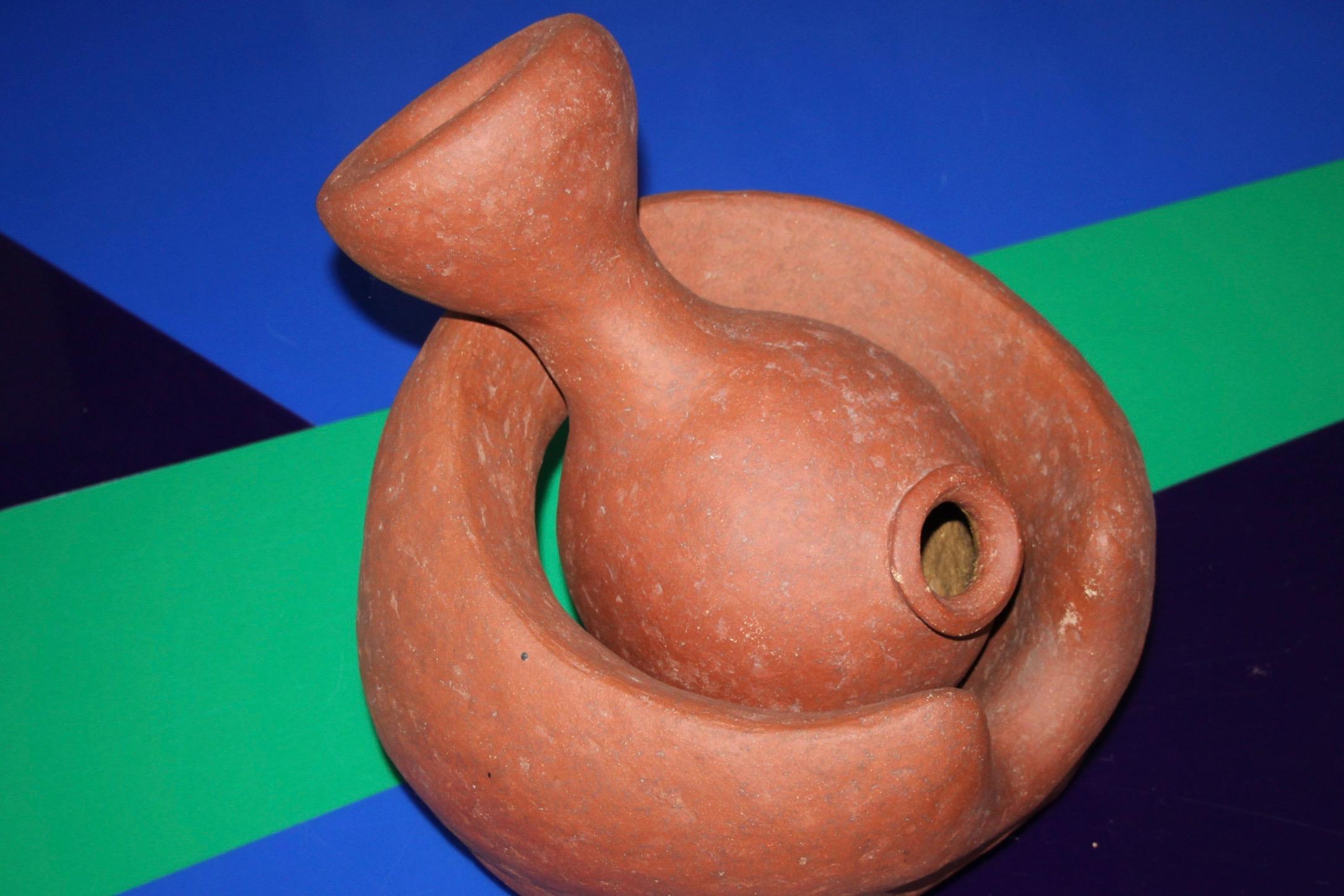 Grec Céramique grecque anthropomorphe datée de 1986 en vente