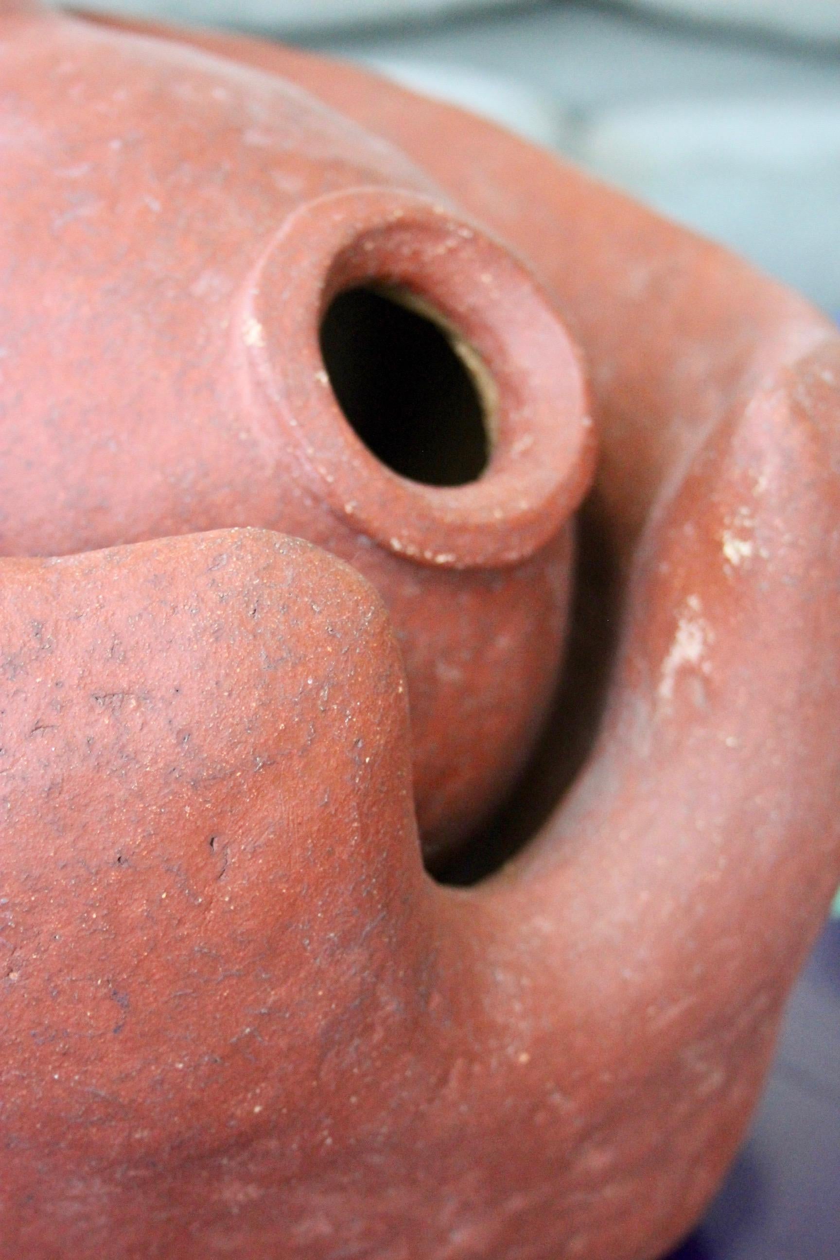 Céramique grecque anthropomorphe datée de 1986 en vente 2