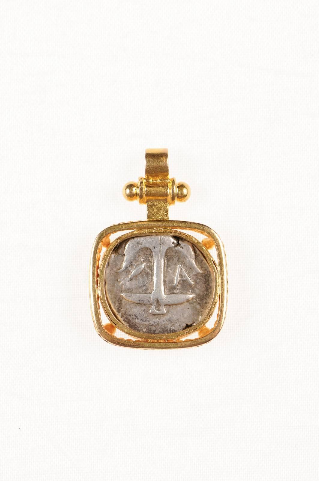 An Authentic Greek Apollonia Pontika, AR Drachm Coin Set in 22 kt Gold Pendant  In Good Condition For Sale In Atlanta, GA