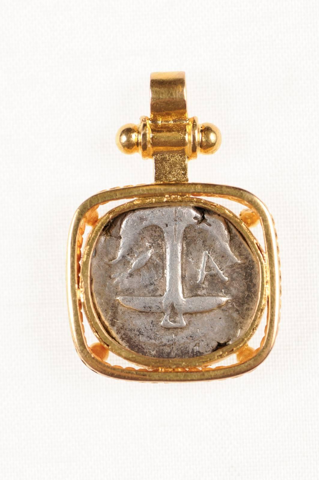 An Authentic Greek Apollonia Pontika, AR Drachm Coin Set in 22 kt Gold Pendant  For Sale 1