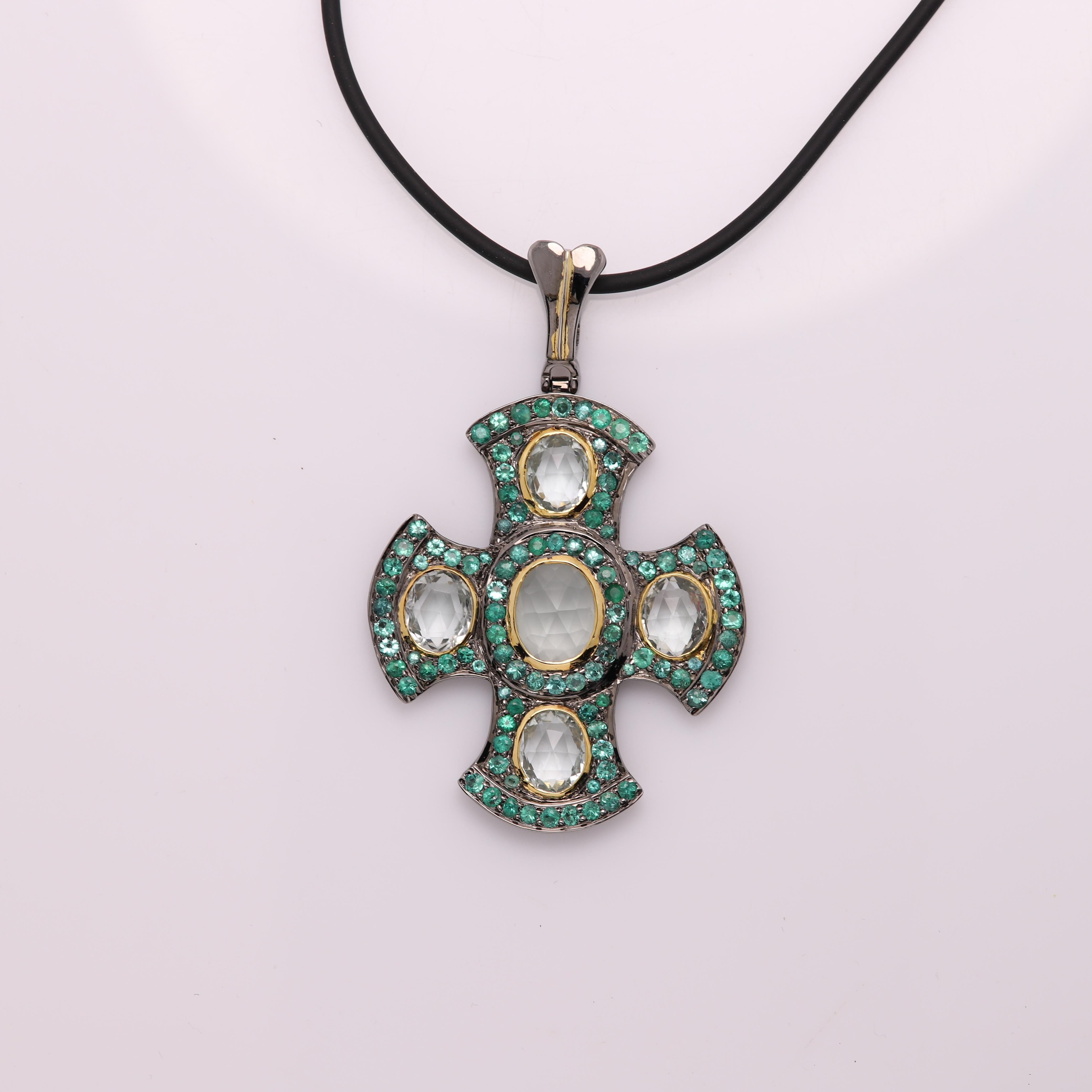 Taille ovale Croix grecque avec émeraudes et quartz pierres précieuses en argent sterling 925 en vente