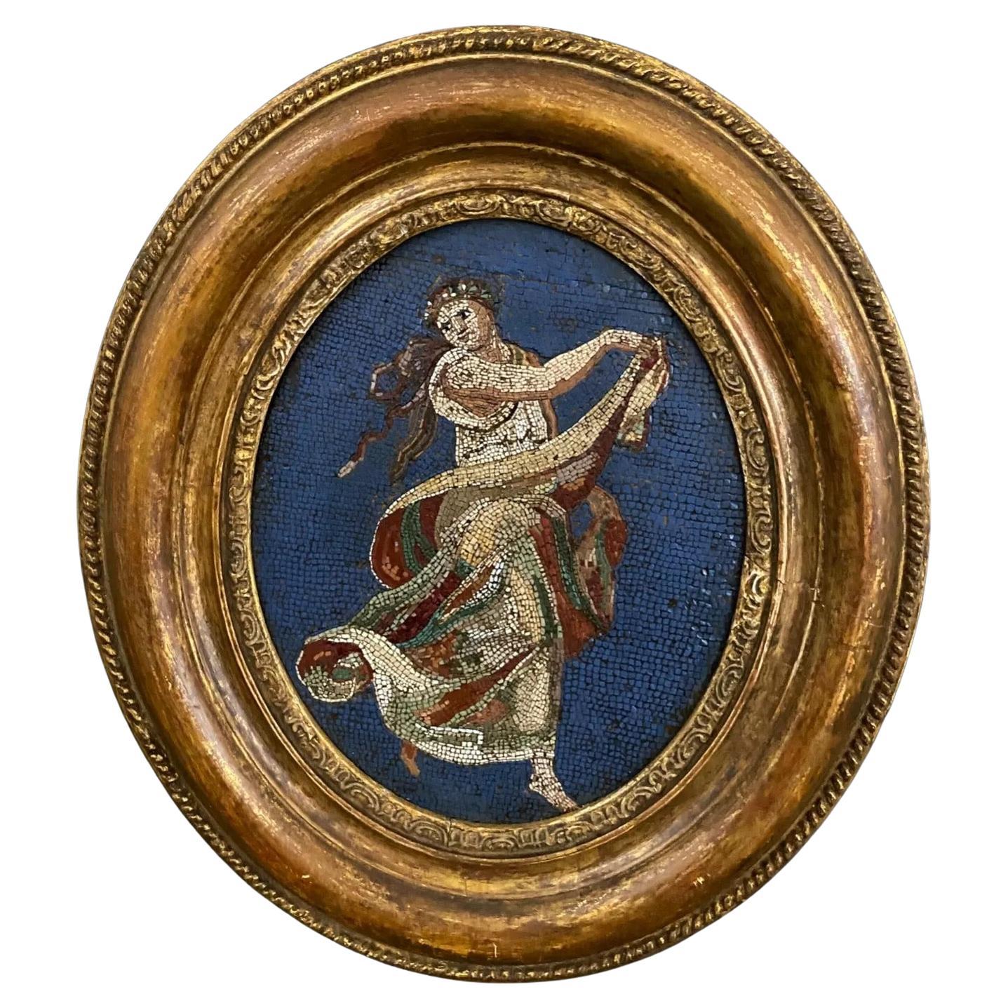 Placa de micromosaico de bailarina griega en marco oval antiguo del siglo XIX