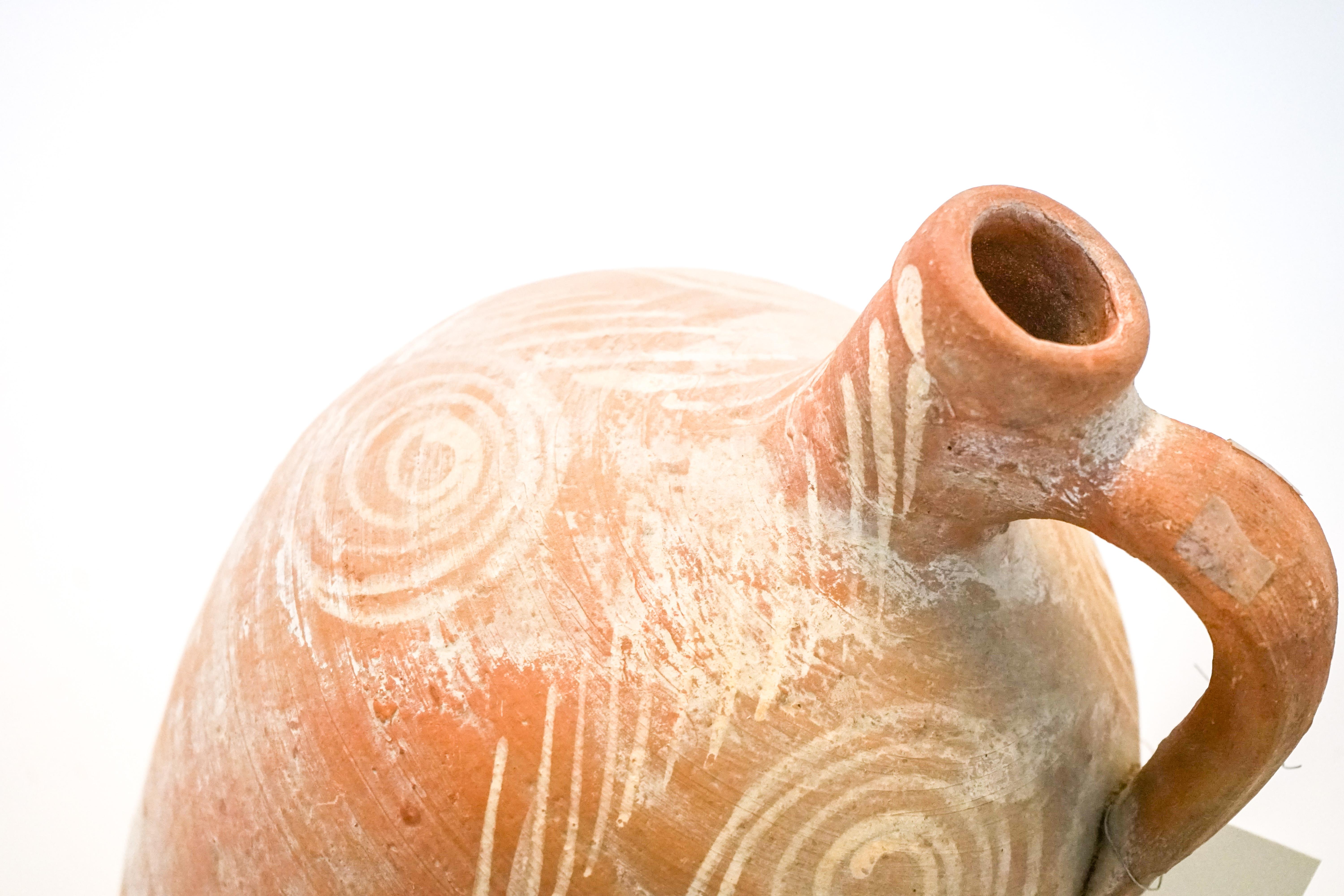 This hand painted decorative water vessel is made of terracotta and originates from Greece.

Measurements: 16