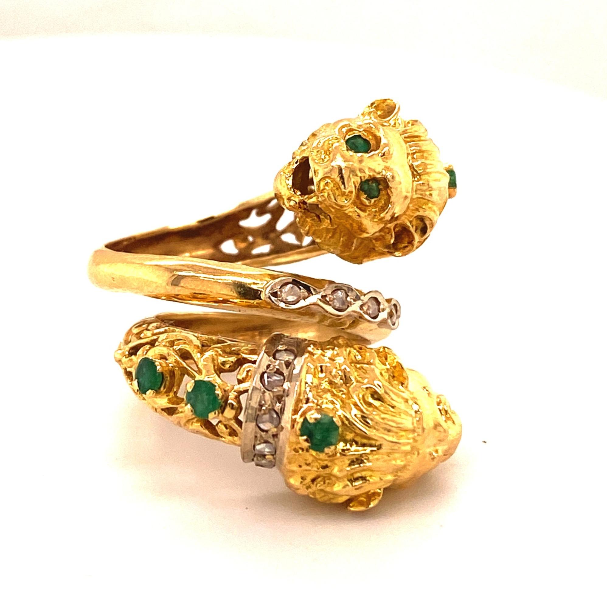 Round Cut Greek Double Chimera Lion Head Emerald Diamond Filigree 18 Karat Gold Ring For Sale