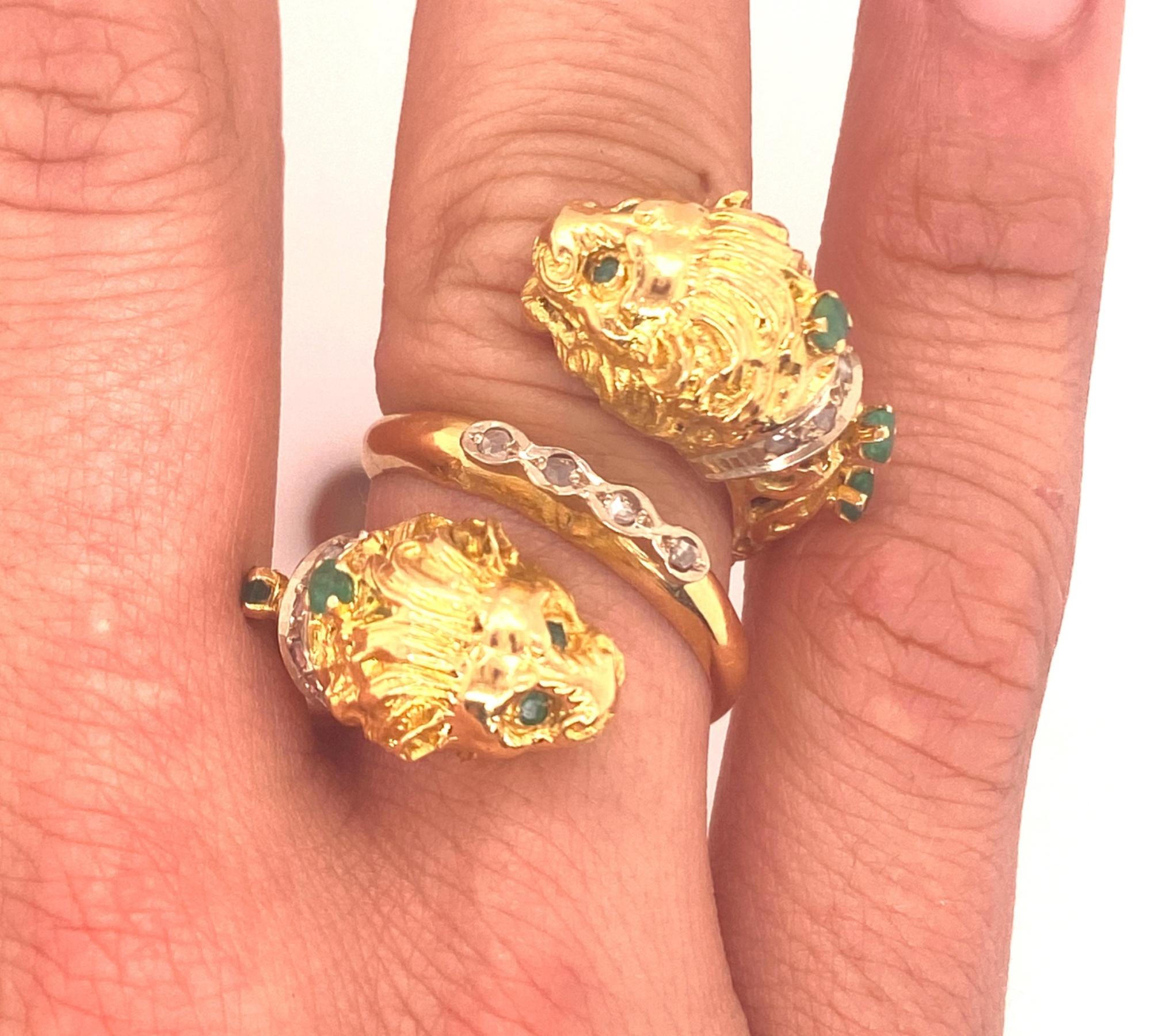 Greek Double Chimera Lion Head Emerald Diamond Filigree 18 Karat Gold Ring In Good Condition For Sale In Woodland Hills, CA
