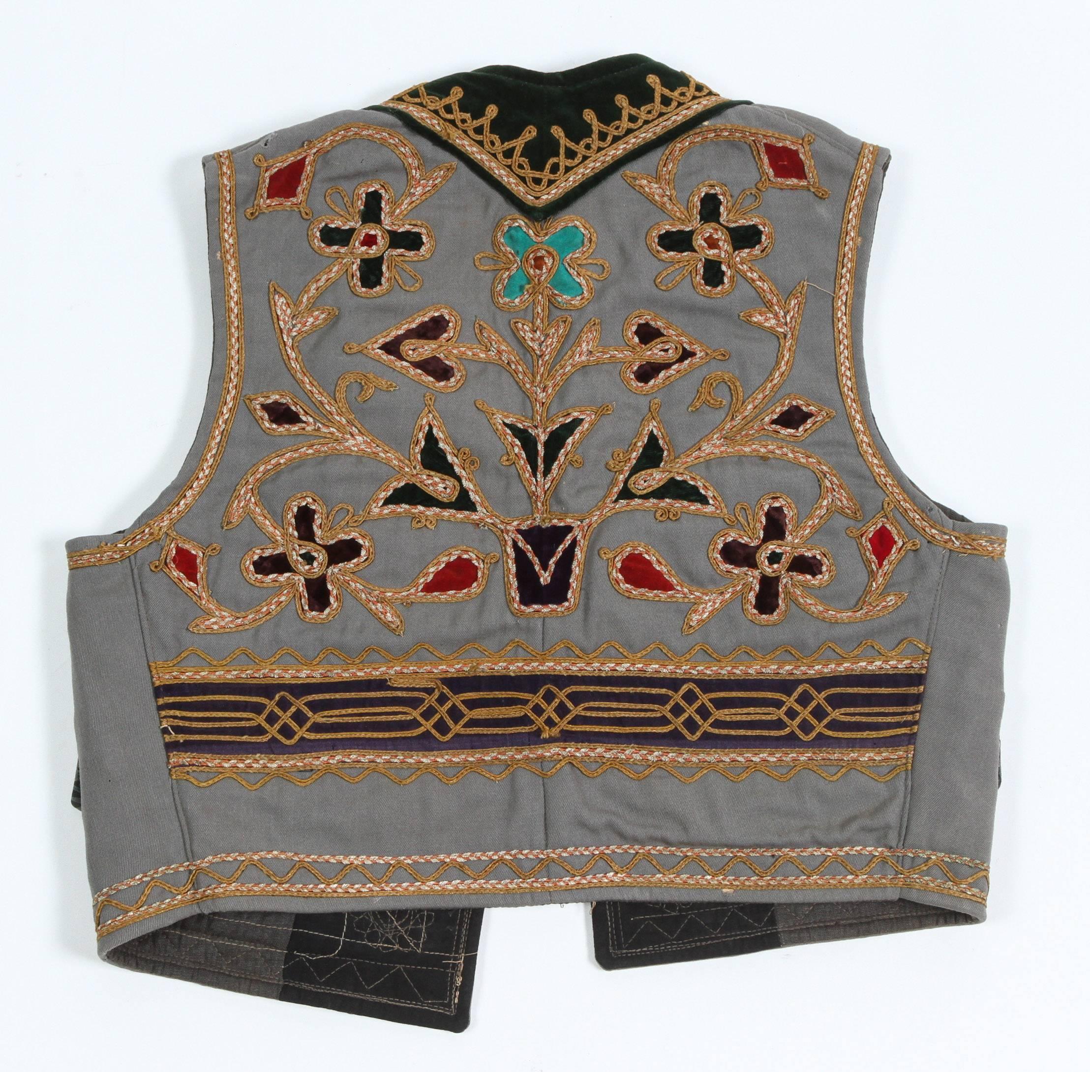 Gilet folklorique grec vintage faisant partie d'un costume traditionnel Unisexe en vente