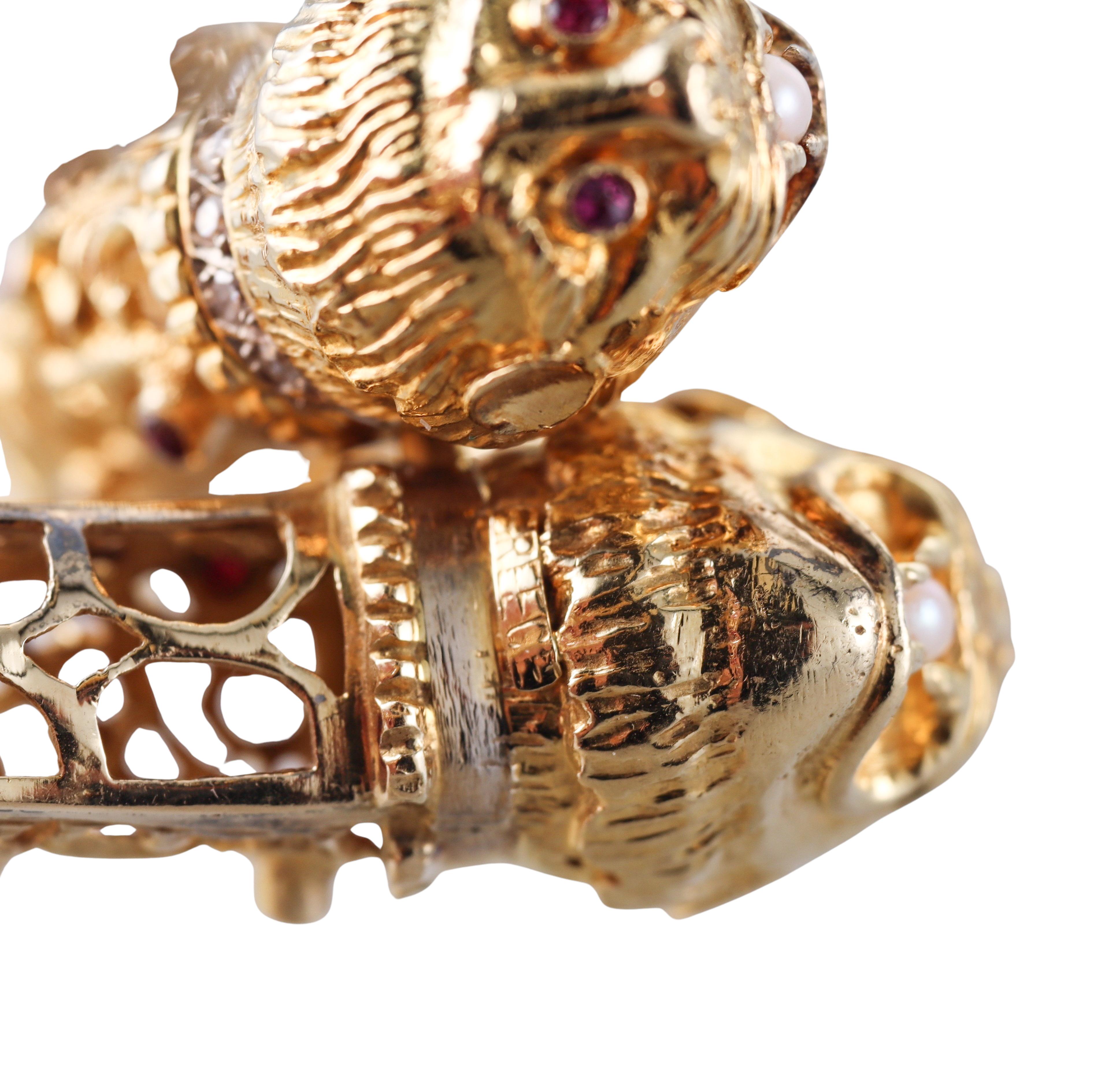 Bracelet grec en or diamant rubis chimère à deux têtes en vente 7