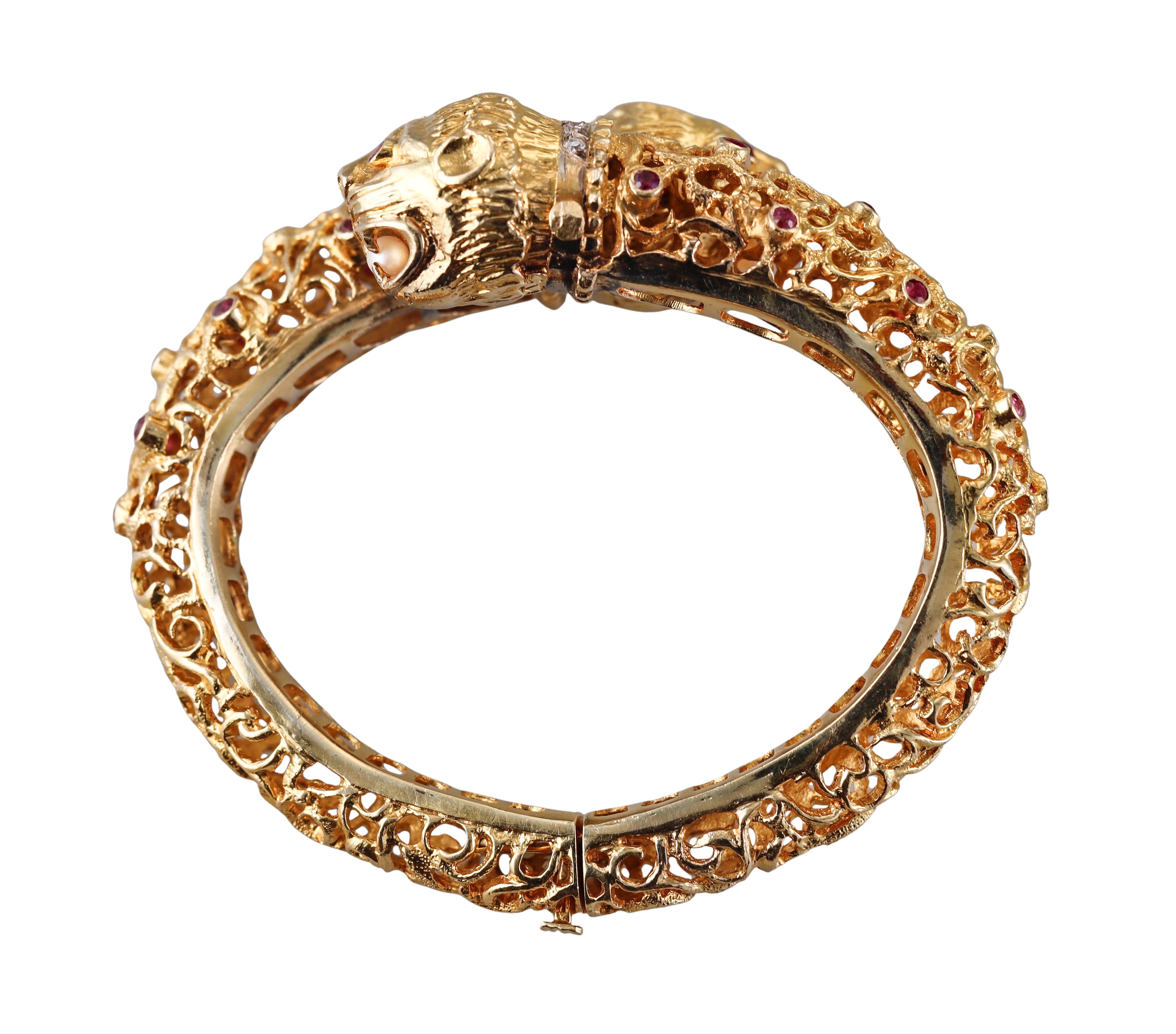 Bracelet grec en or diamant rubis chimère à deux têtes en vente 8