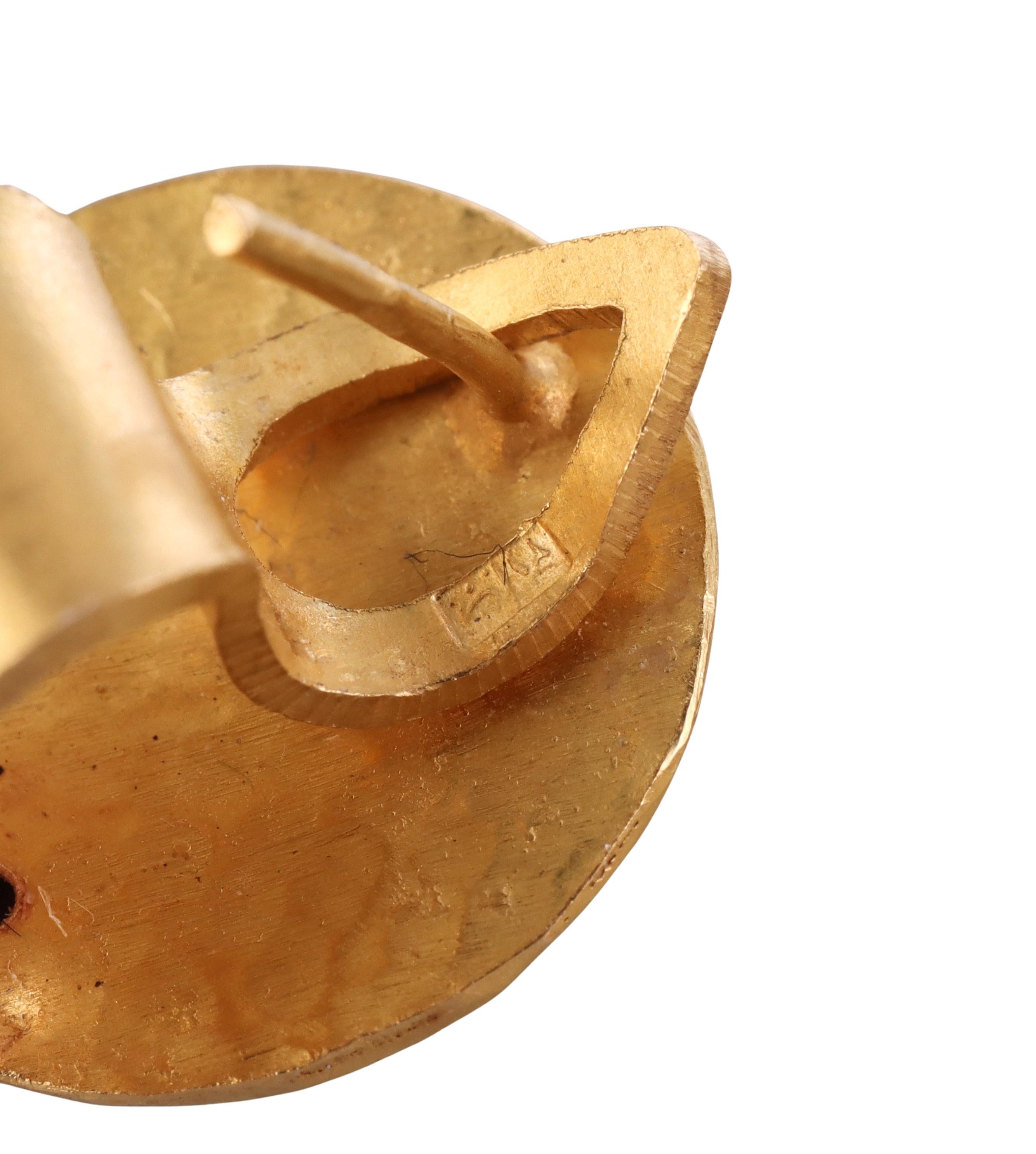 Griechische handgehämmerte Goldtropfen-Ohrringe im Zustand „Hervorragend“ im Angebot in New York, NY