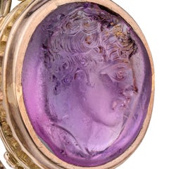 Intaille grecque hellénistique en améthyste représentant une jeune fille, bague en or du XIXe siècle.