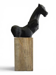 Escultura griega de un caballo, de Alfredo Lanz, terracota sobre base de mármol, Italia, década de 1970