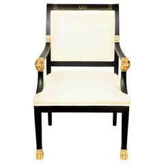 Sedia laterale imbottita in legno e foglia d'oro Regency con chiave greca e testa d'ariete