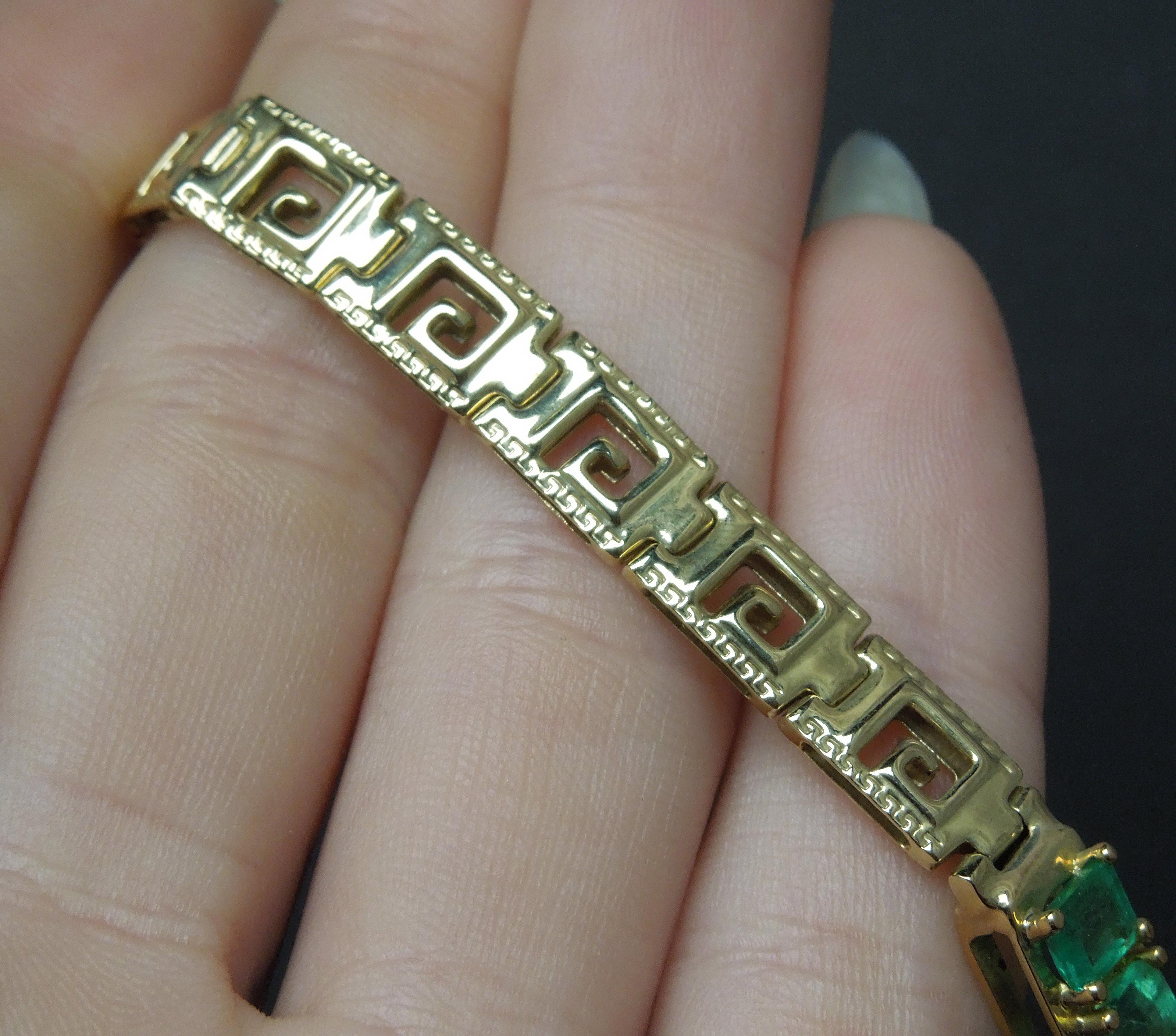 Greek Key Colombian Emerald Bracelet In Good Condition For Sale In METAIRIE, LA