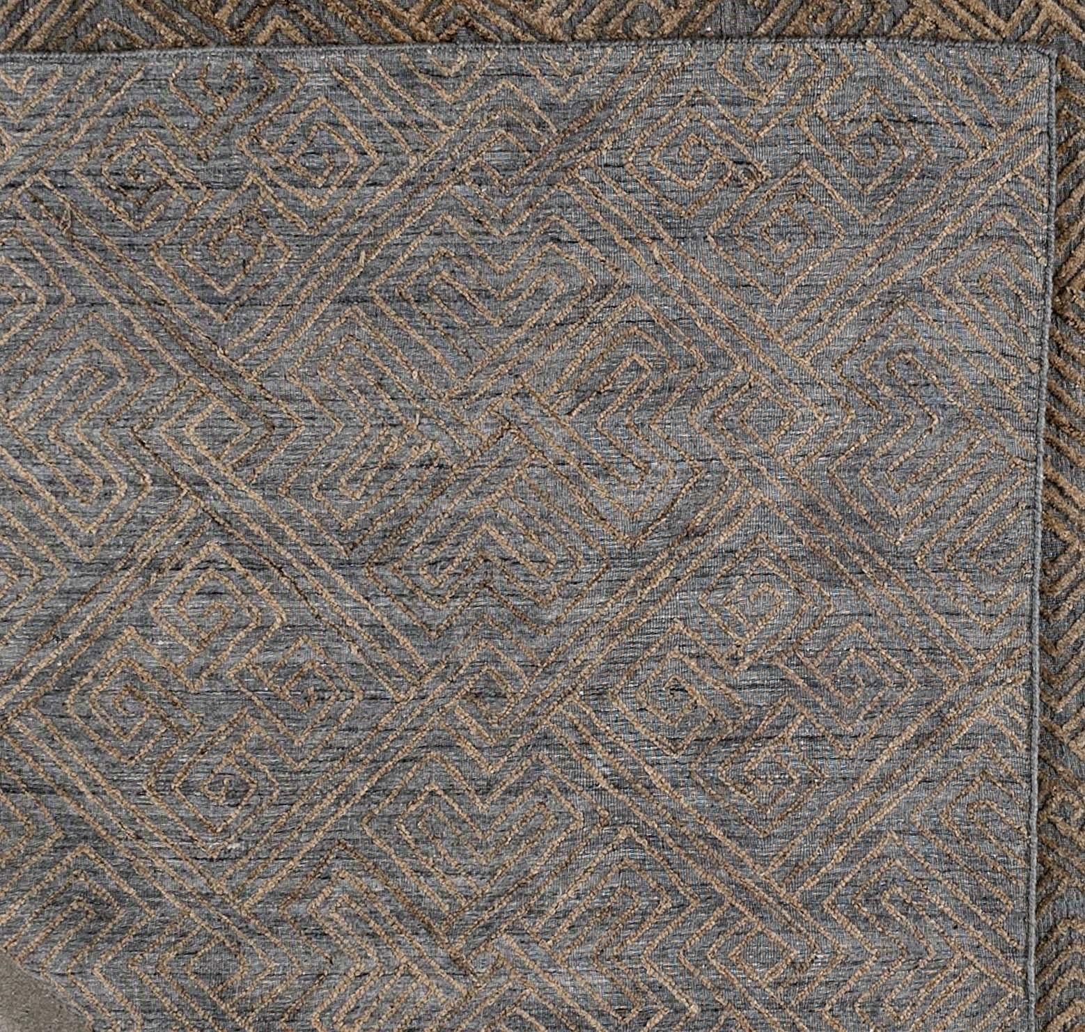 Hexagon high low contemporary rug in warm gray.

High low design giving a casual yet polished look. With neutral color and raised geometry pattern.