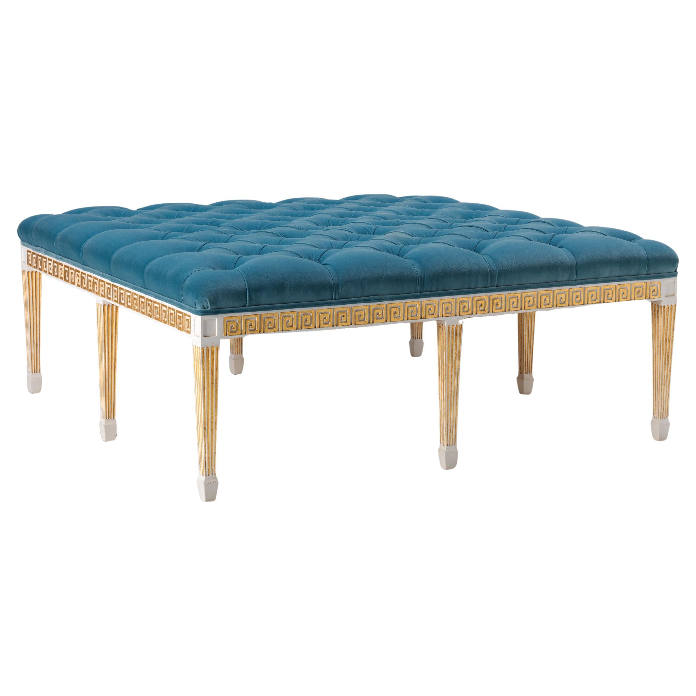 Griechischer Schlüssel Hocker im Angebot