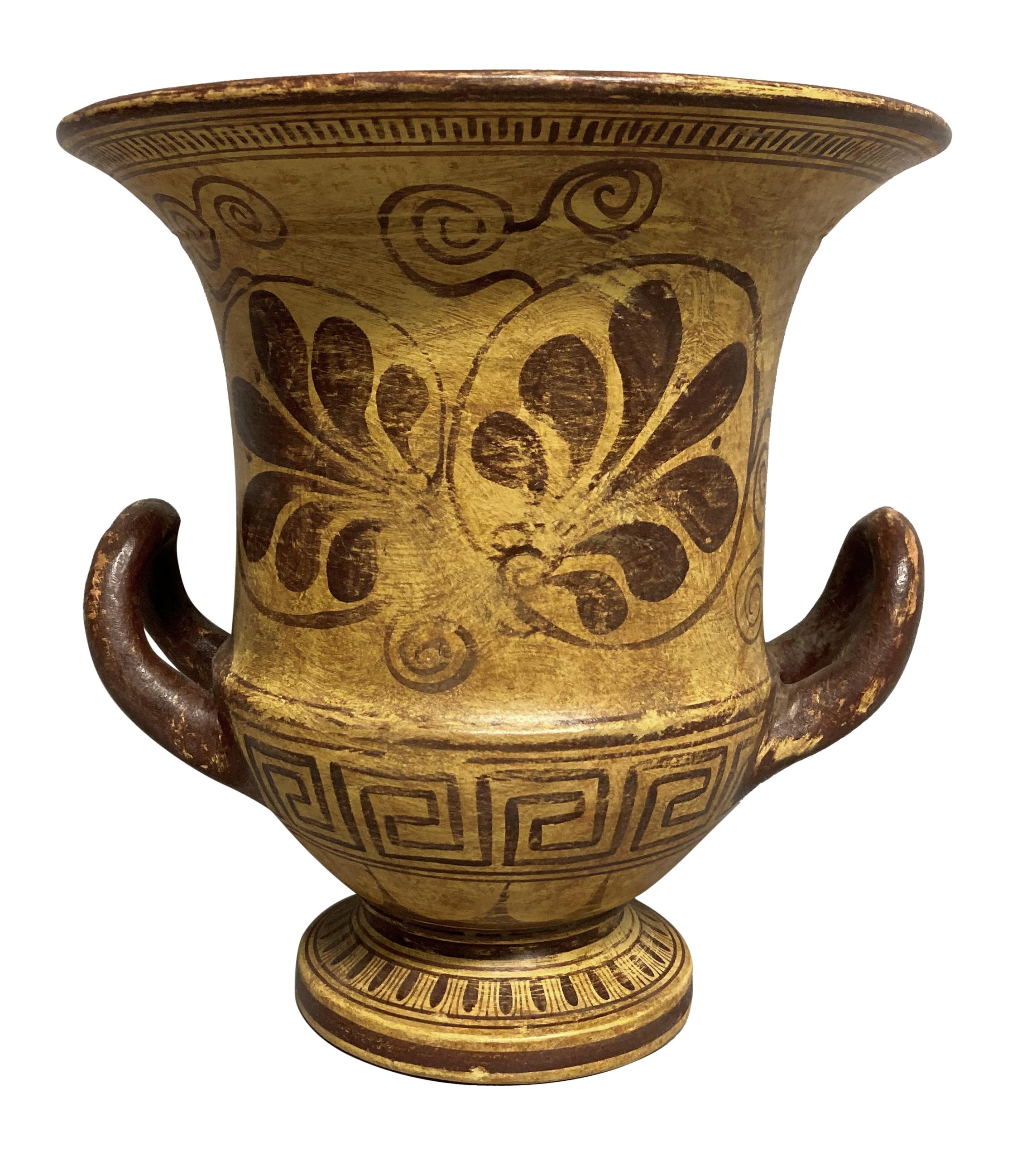 Vase grec à deux anses en terre cuite, peint à la main, d'après l'antique.