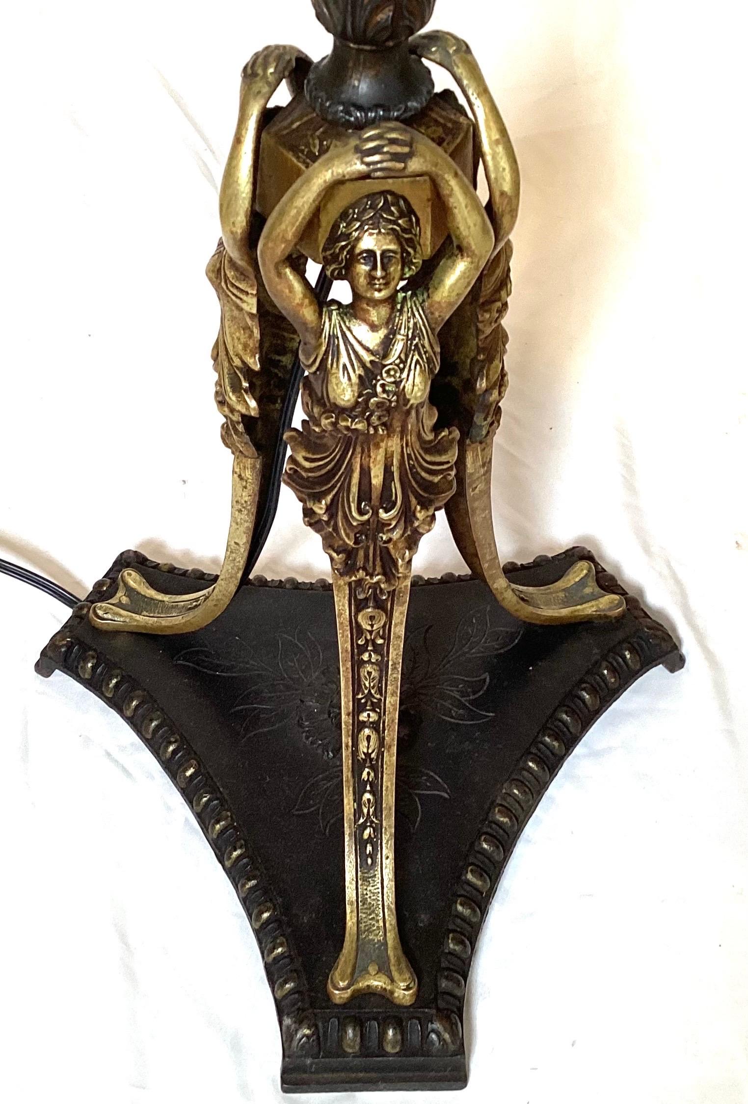 Neogreco Lampada da tavolo da terra in bronzo e onice nero in stile Revival greco in vendita