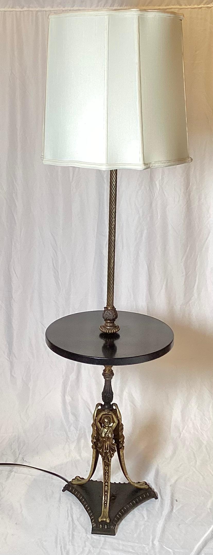 Bronzo Lampada da tavolo da terra in bronzo e onice nero in stile Revival greco in vendita