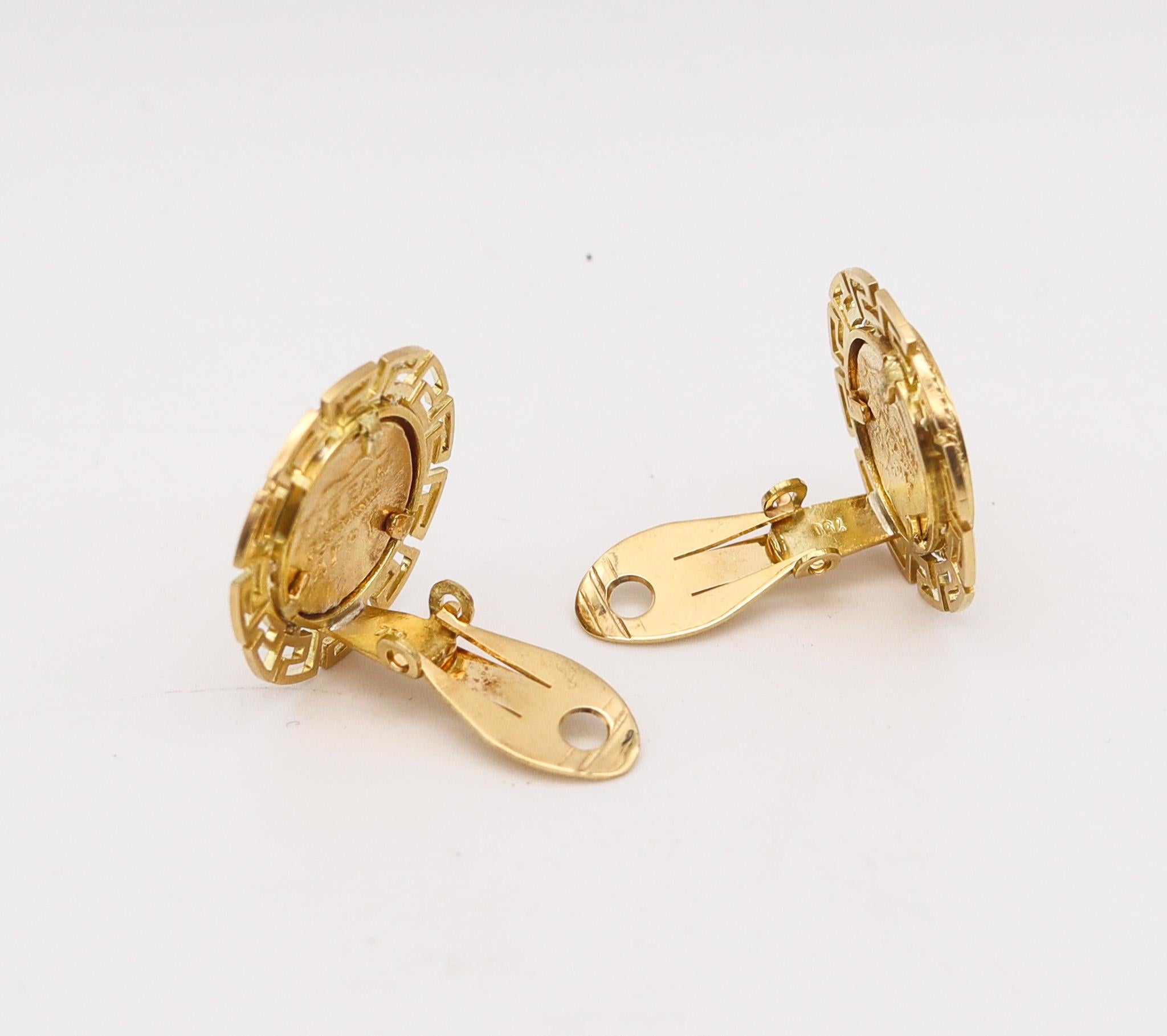 Clips d'oreilles néo-grec avec pièces d'Alexander III en or jaune 18 carats Pour femmes en vente