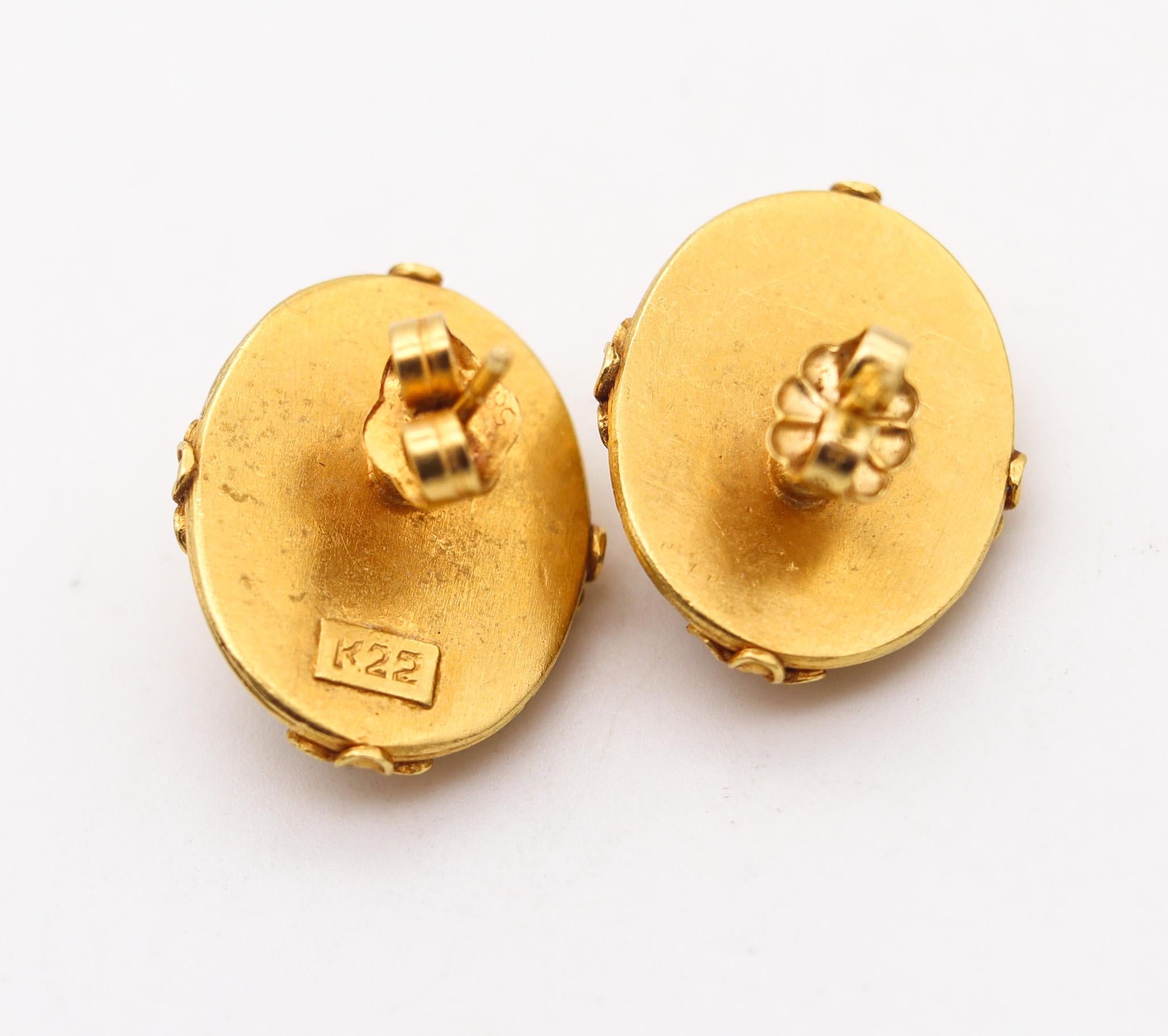 Boucles d'oreilles hellénistiques néo-grec en or jaune massif 22 carats avec lapis-lazuli Excellent état - En vente à Miami, FL