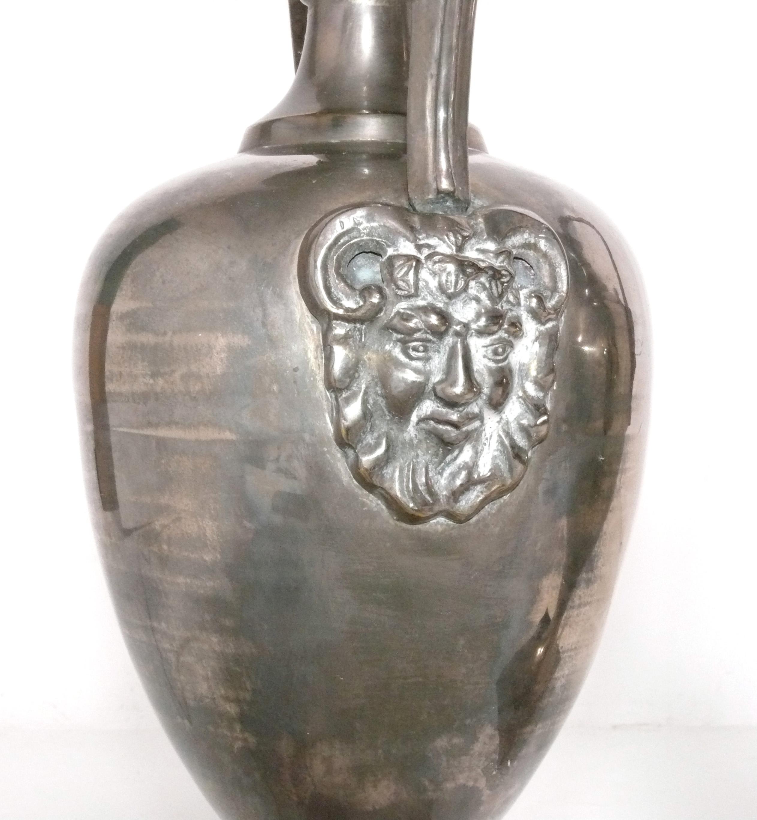 Americano Lampade a urna in argento placcato in stile neoclassico in vendita