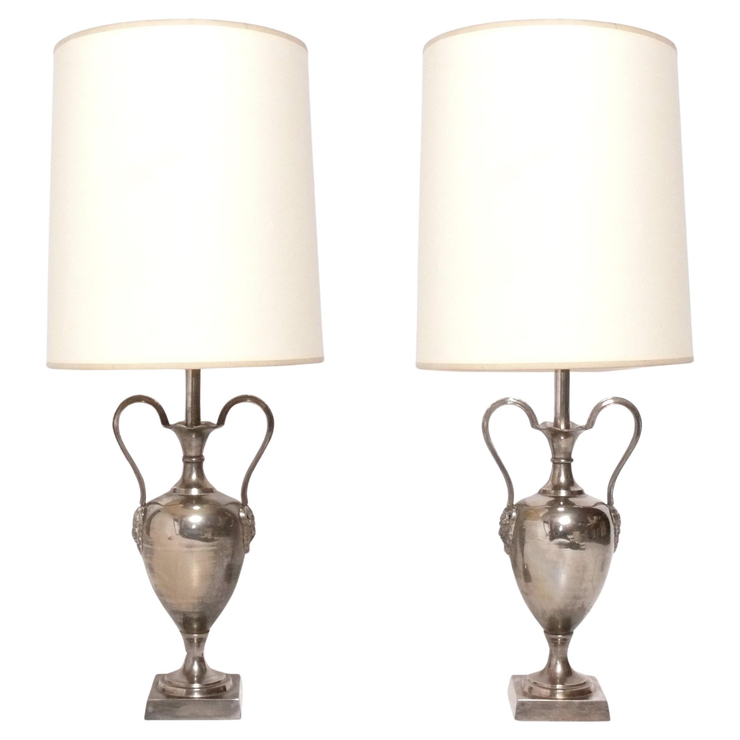 Lampade a urna in argento placcato in stile neoclassico in vendita