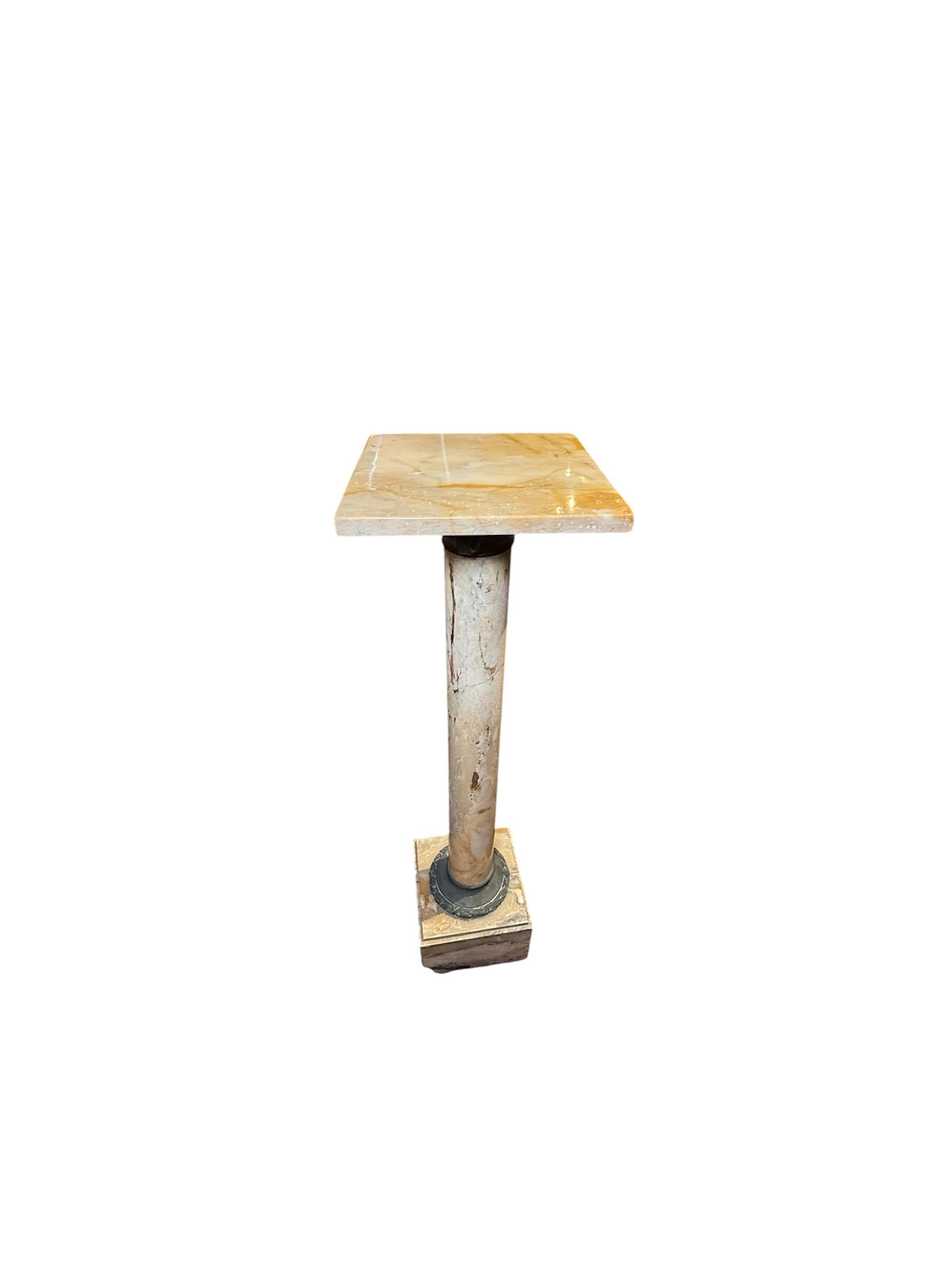 Greek Revival Style Bronze Onyx Pedestal In Good Condition For Sale In Guaynabo, PR