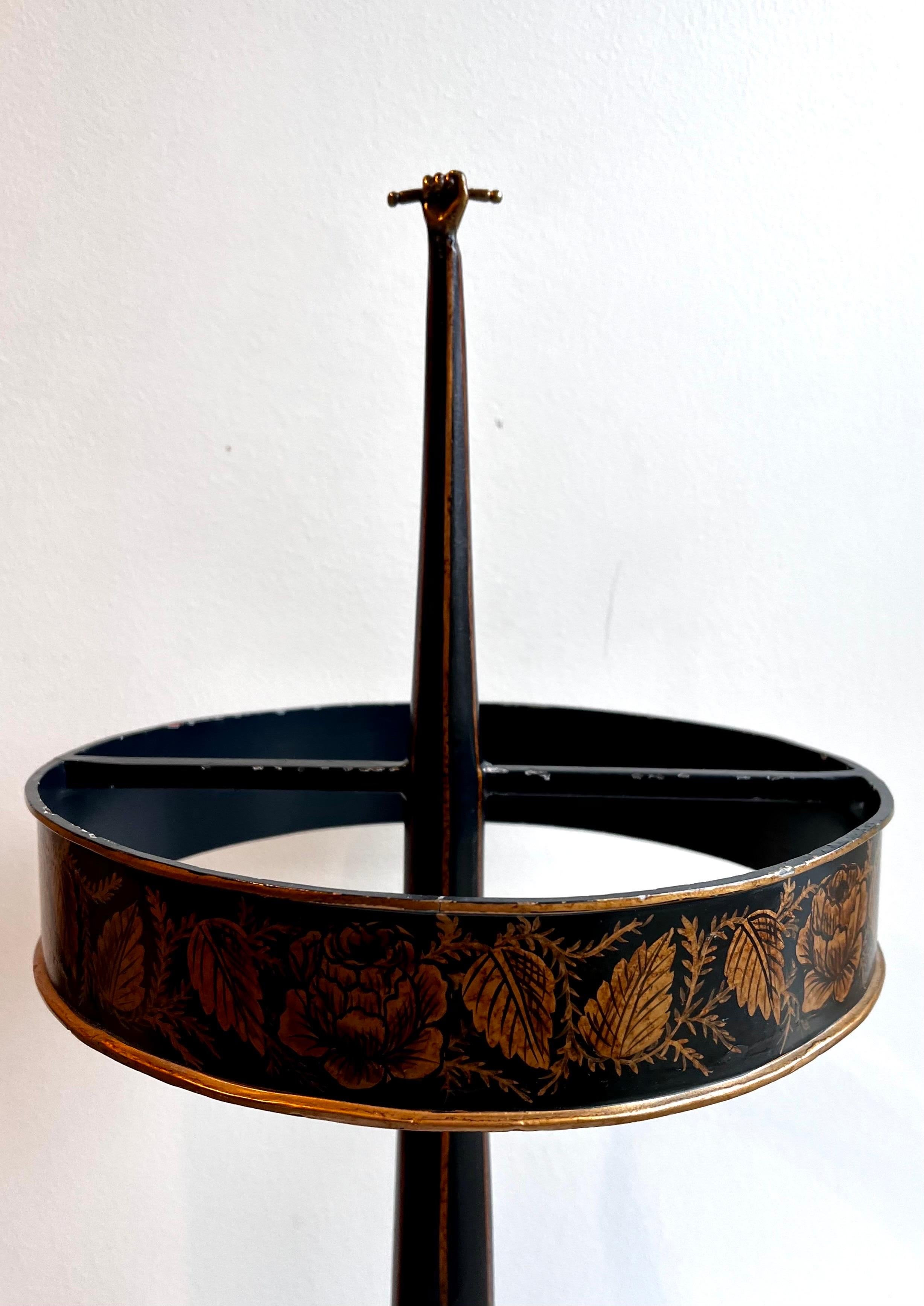 Porte-parapluies grec romain peint à la main par Maitland Smith Bon état - En vente à Philadelphia, PA