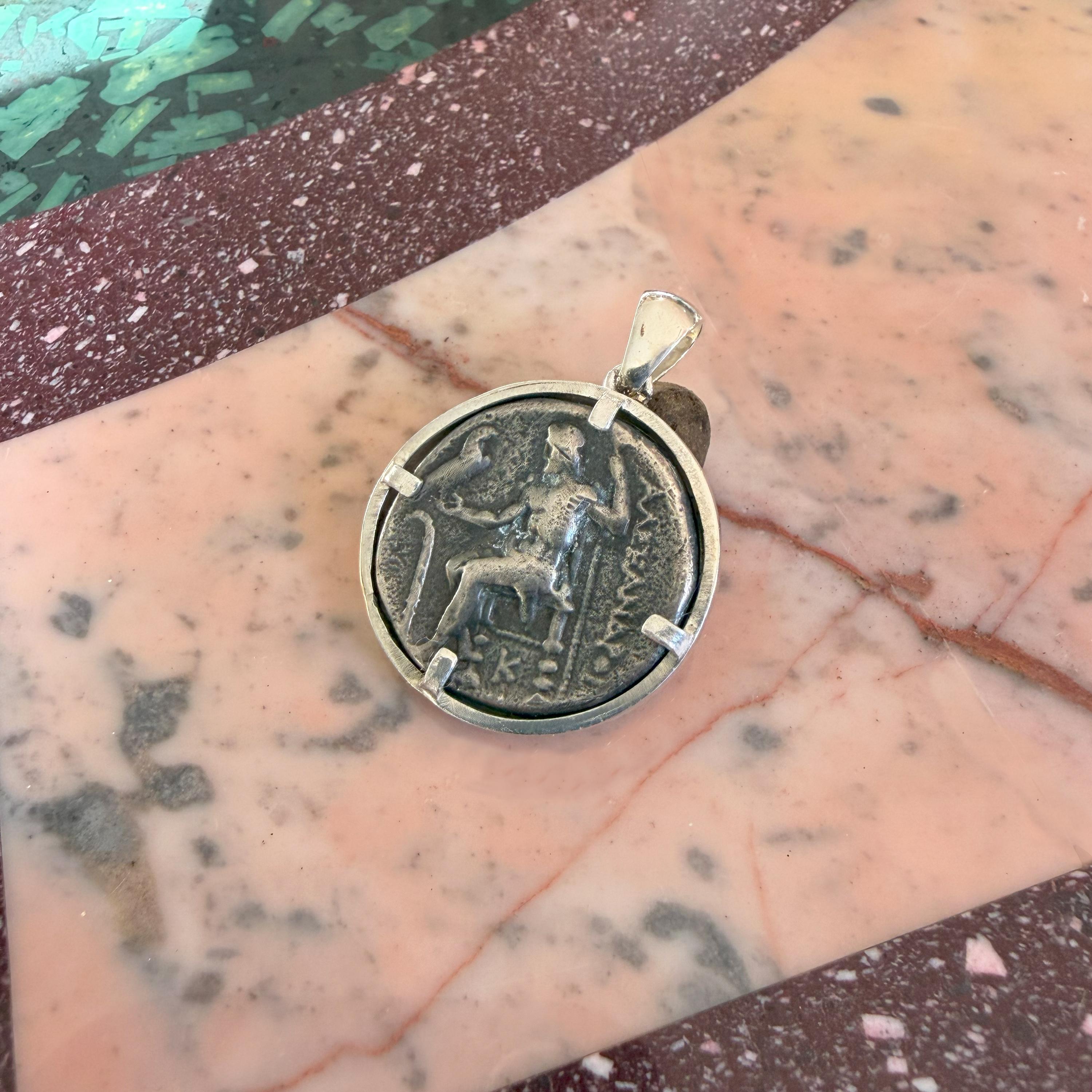 Romano classico Moneta greca d'argento 'IV Cent a.C.' raffigurante Eracle Ciondolo in argento sterling in vendita