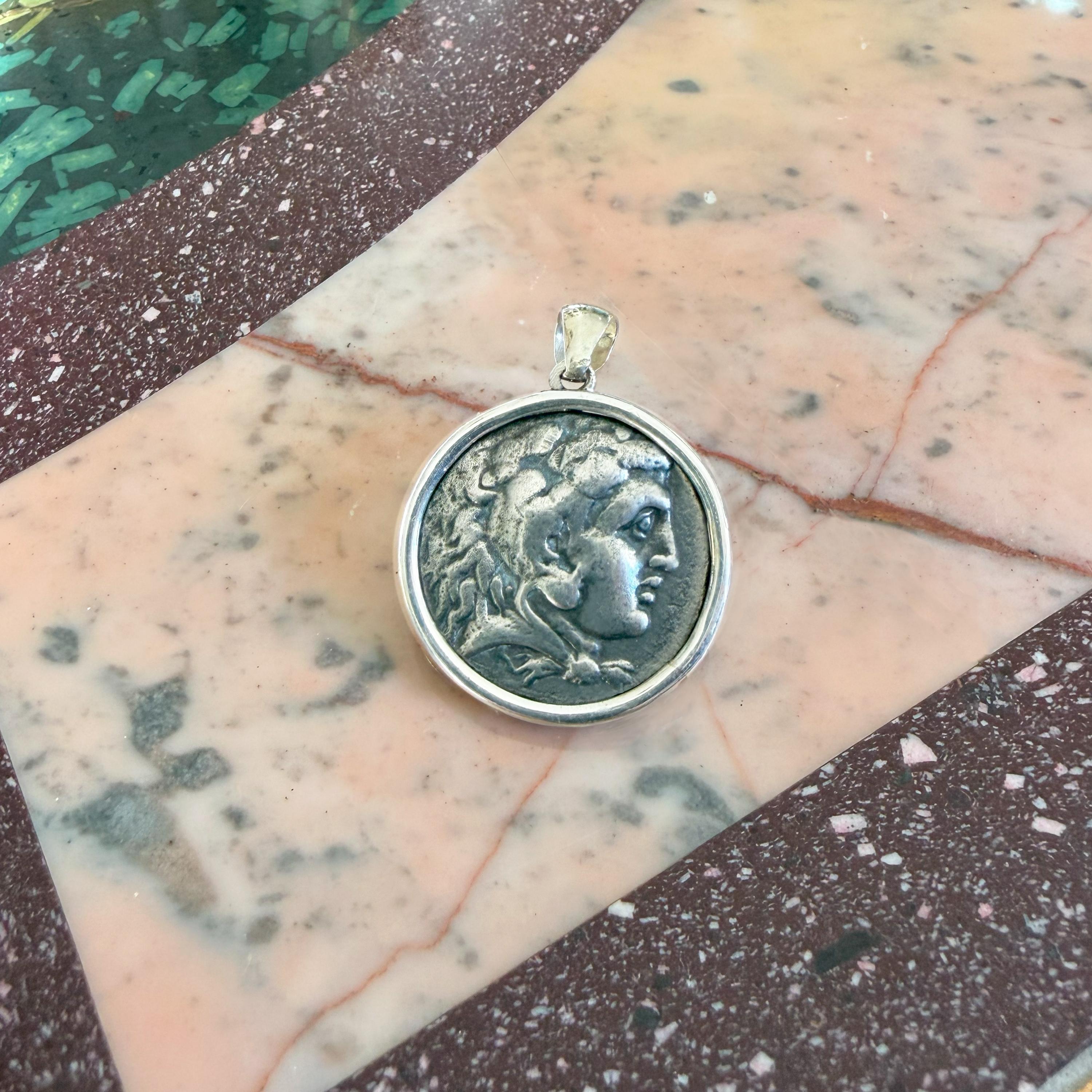 Moneta greca d'argento 'IV Cent a.C.' raffigurante Eracle Ciondolo in argento sterling In condizioni Nuovo in vendita a Roma, IT
