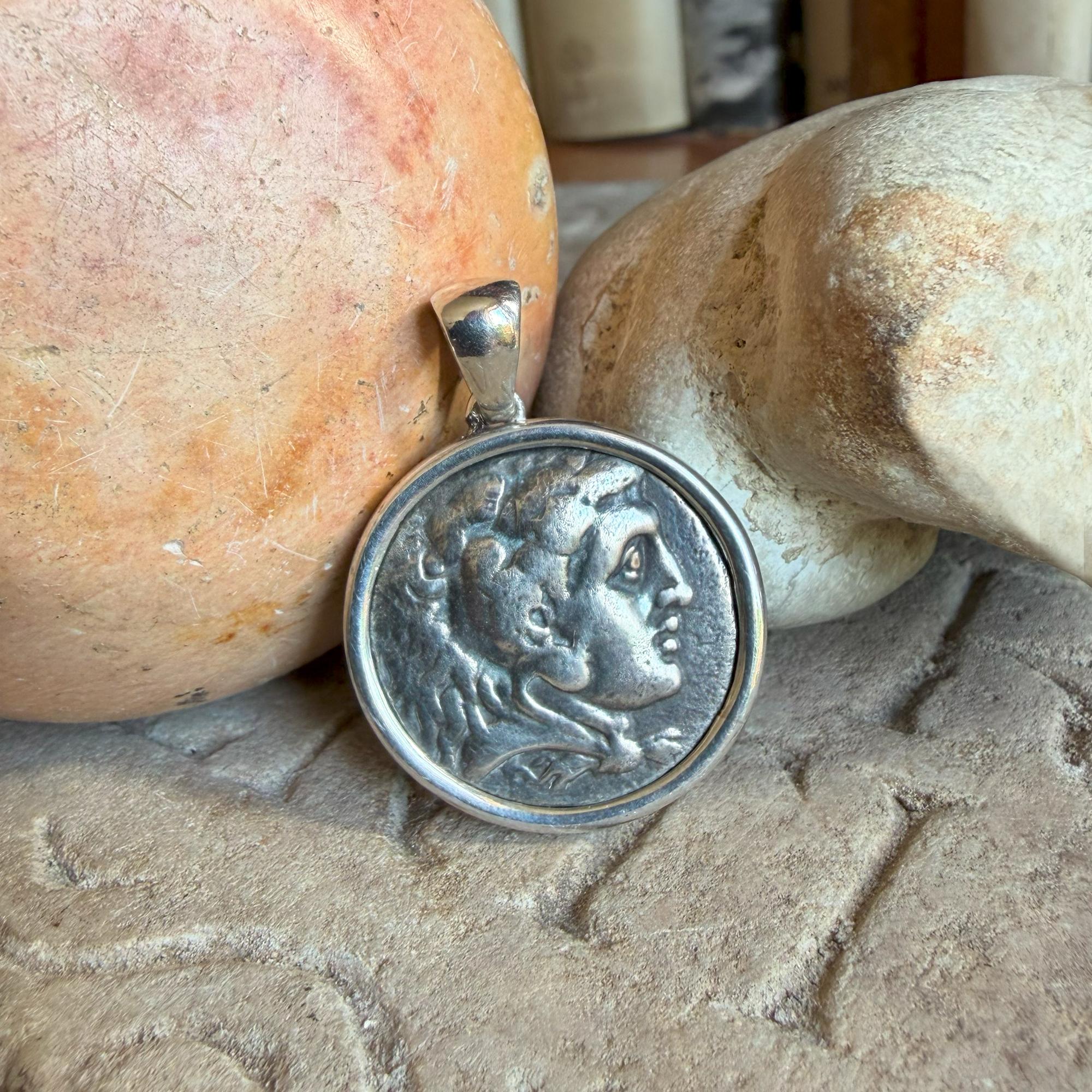 da uomo o donna Moneta greca d'argento 'IV Cent a.C.' raffigurante Eracle Ciondolo in argento sterling in vendita