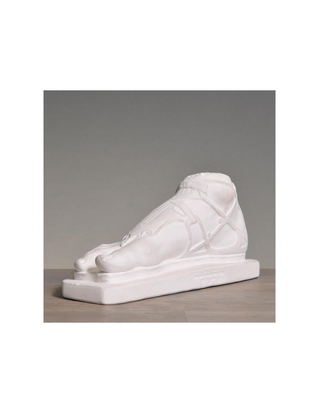 Piede greco spartano in gesso, XX secolo.

Scultura in gesso del piede di uno spartano greco, XX secolo.
H. H. 18 cm, L. 37 cm, P. 15 cm.