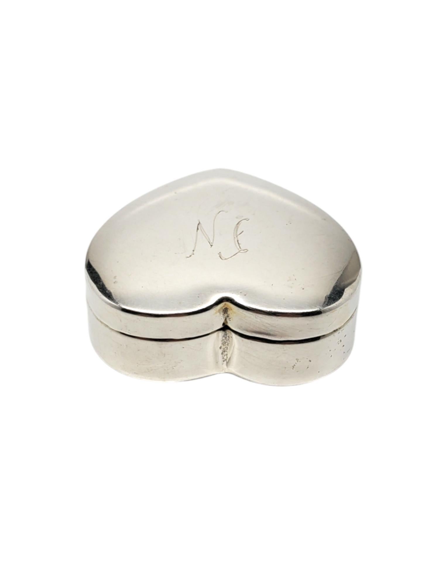 Boîte à pilules grecque en argent sterling avec monogramme JN  # 19627 Bon état - En vente à Washington Depot, CT