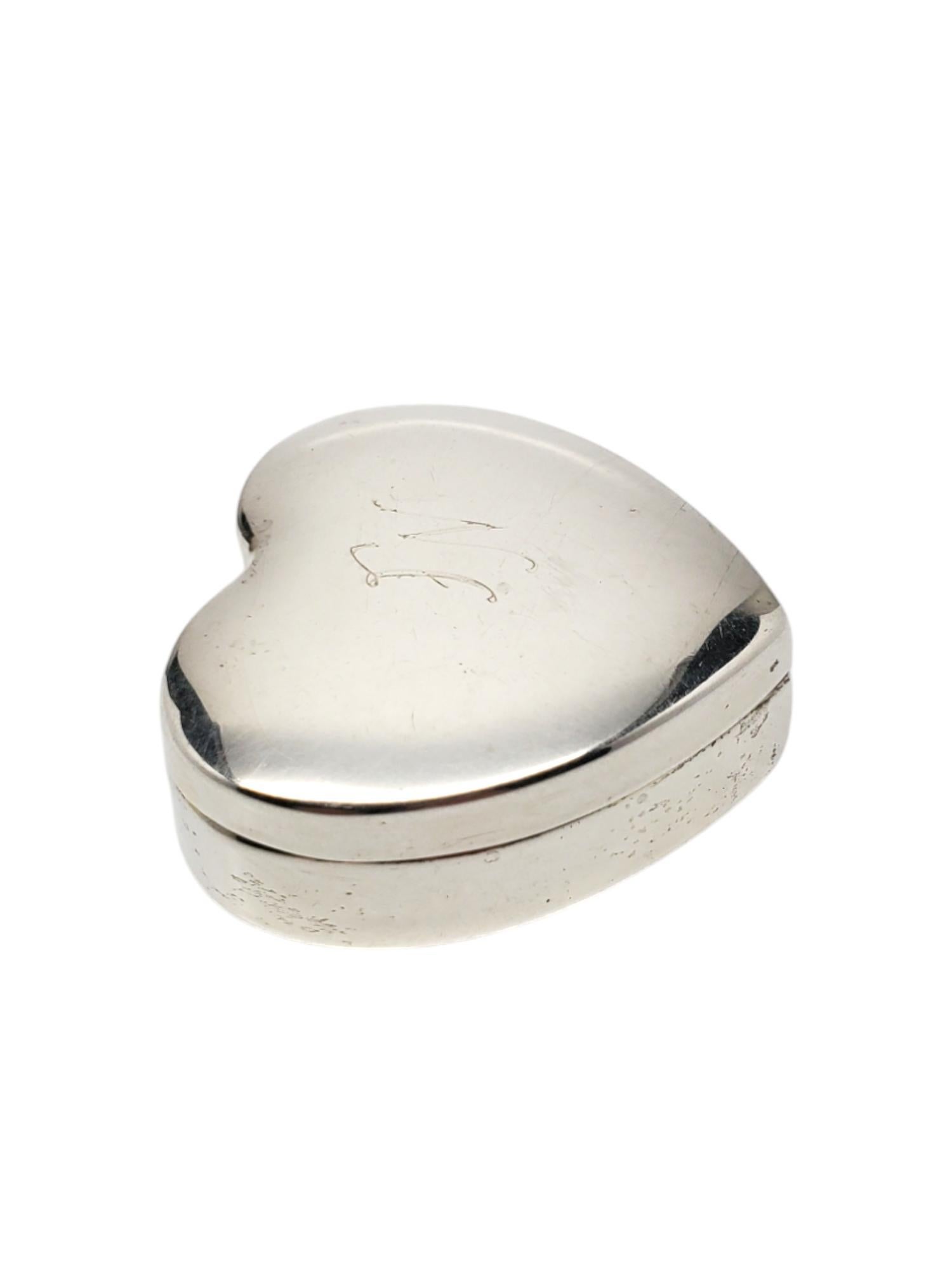 Boîte à pilules grecque en argent sterling avec monogramme JN  # 19627 Pour femmes en vente