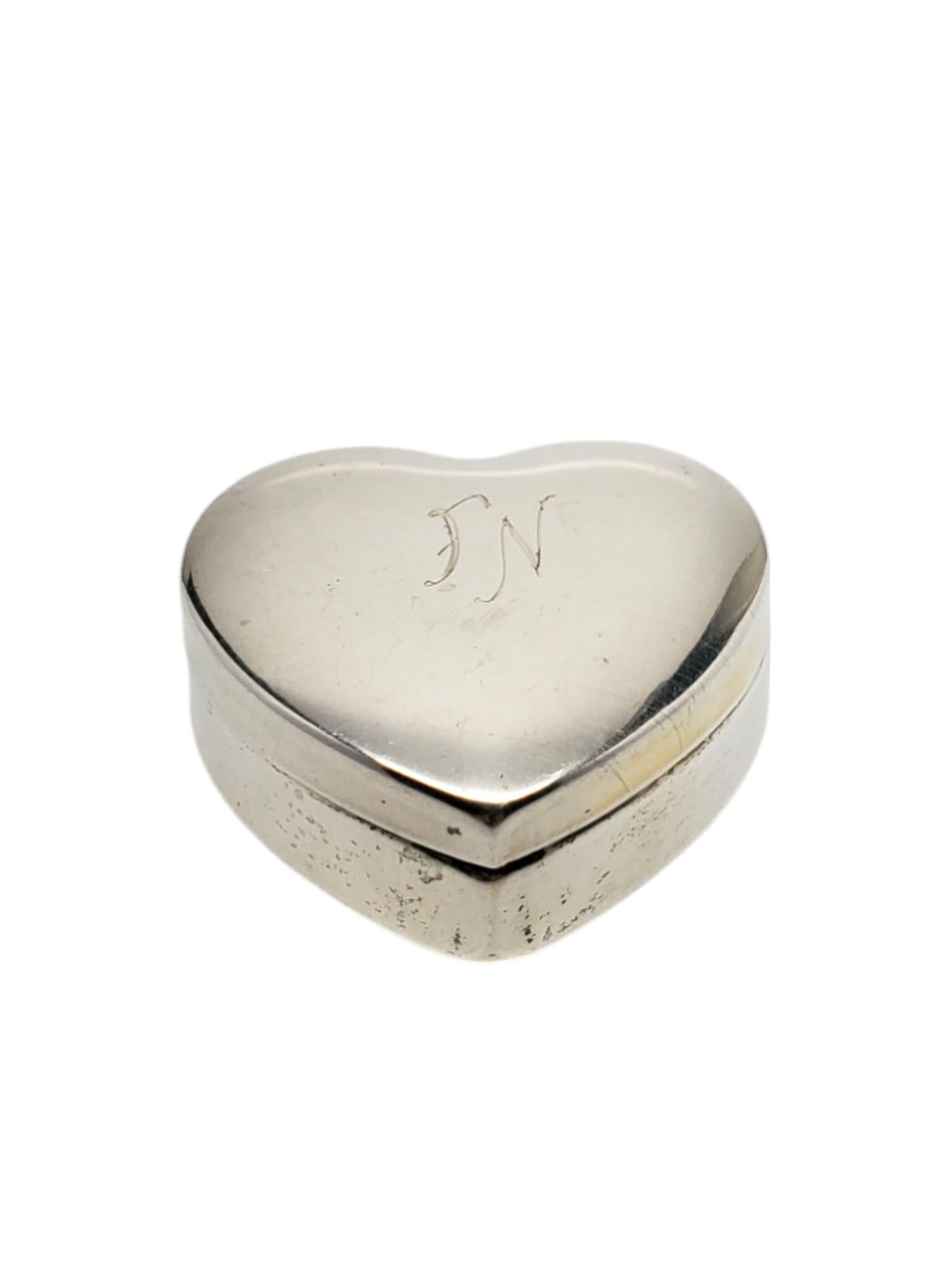 Boîte à pilules grecque en argent sterling avec monogramme JN  # 19627 en vente 1