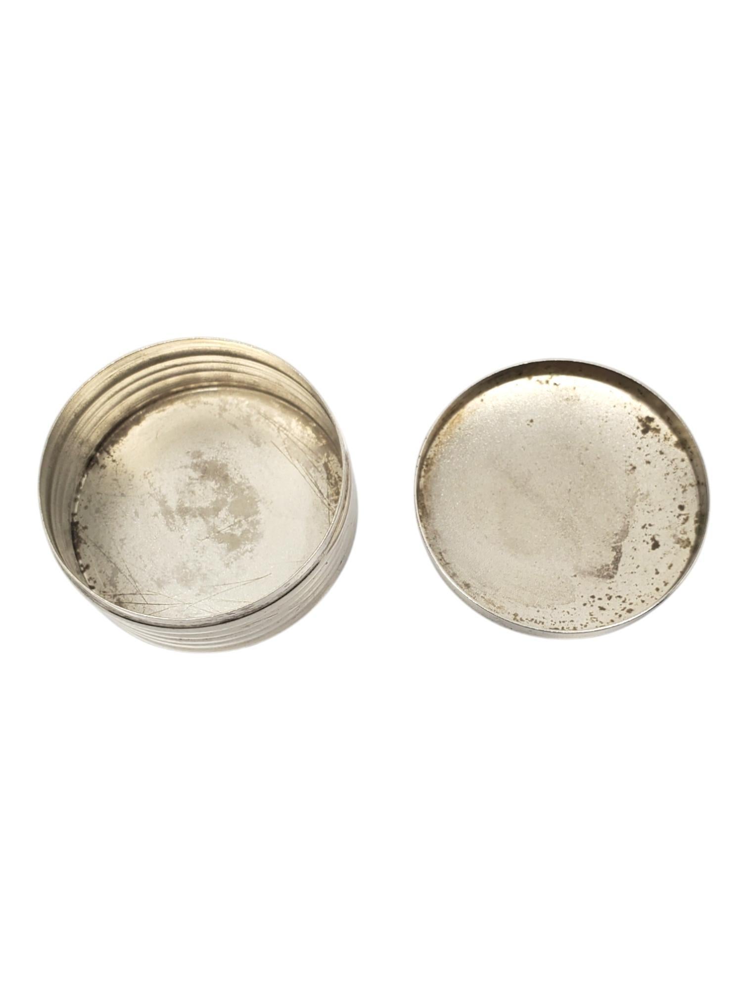 Boîte à pilules ronde grecque en argent sterling « LC » n° 19684 Bon état - En vente à Washington Depot, CT