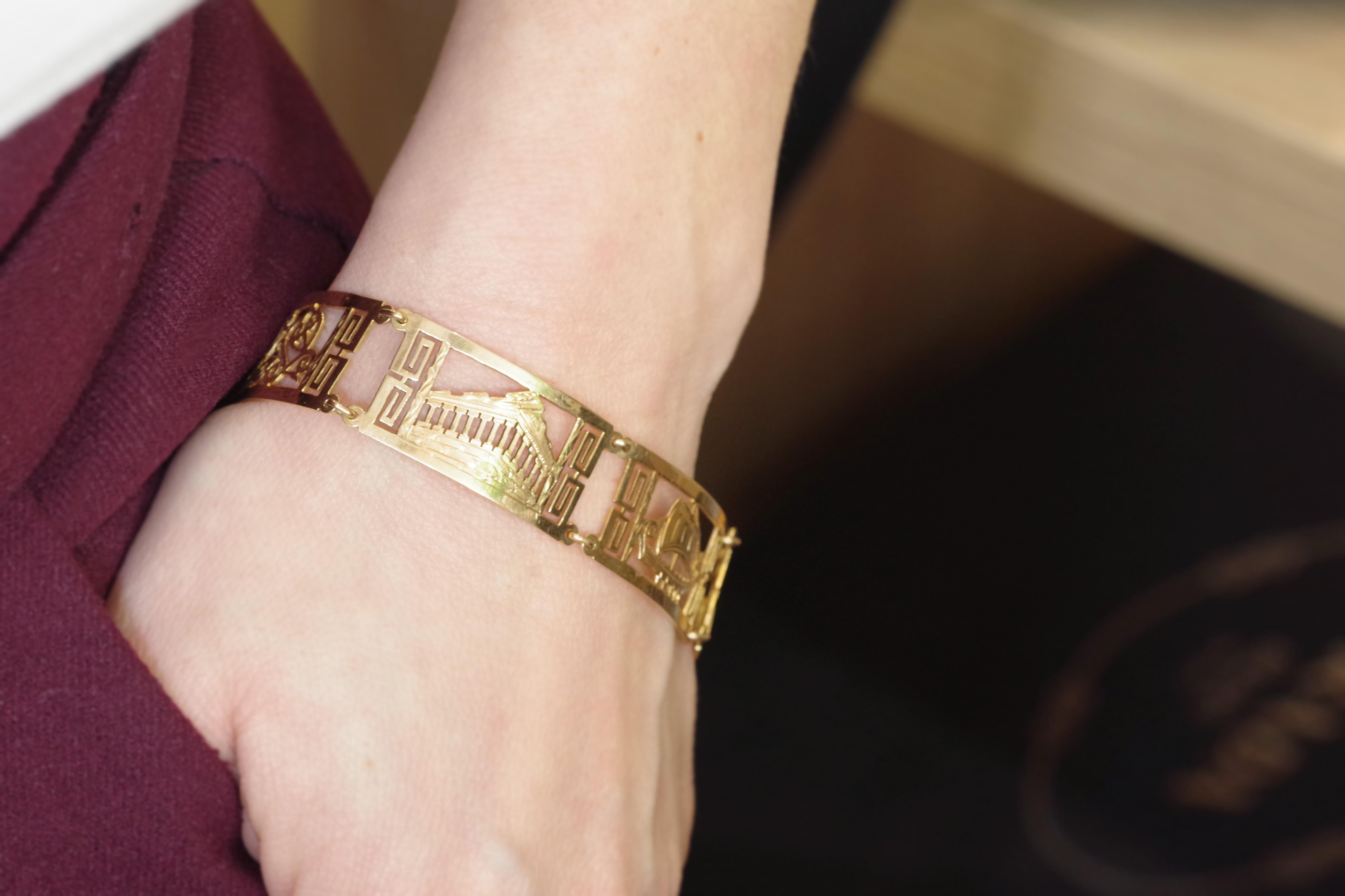 Greek style bracelet in 18k gold greek souvenir bracelet For Sale 1